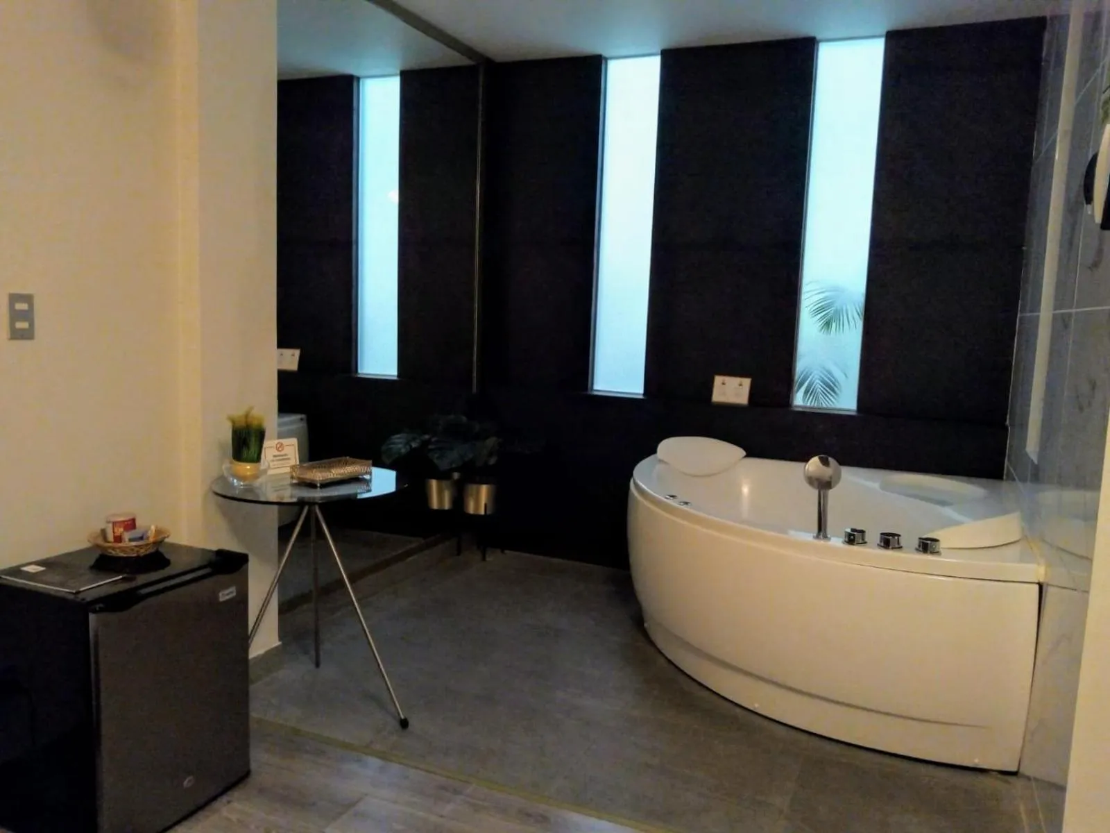 Bath in LimaQ Hotel