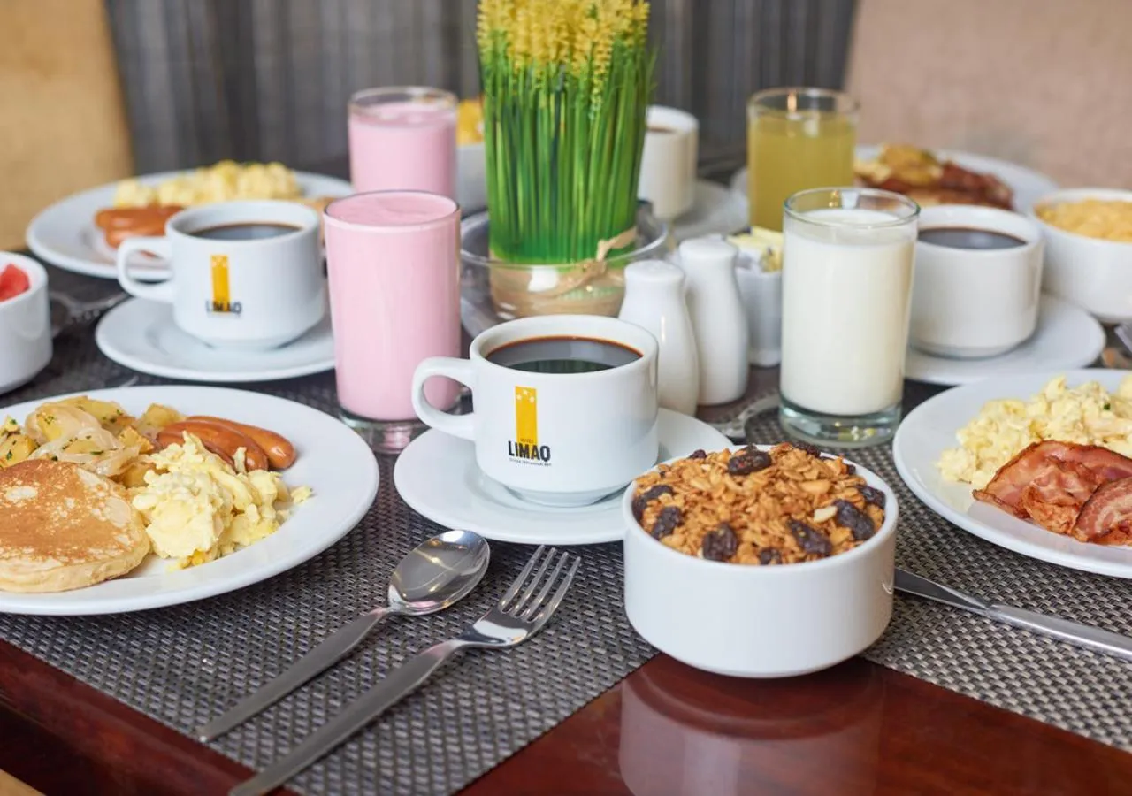 Buffet breakfast in LimaQ Hotel