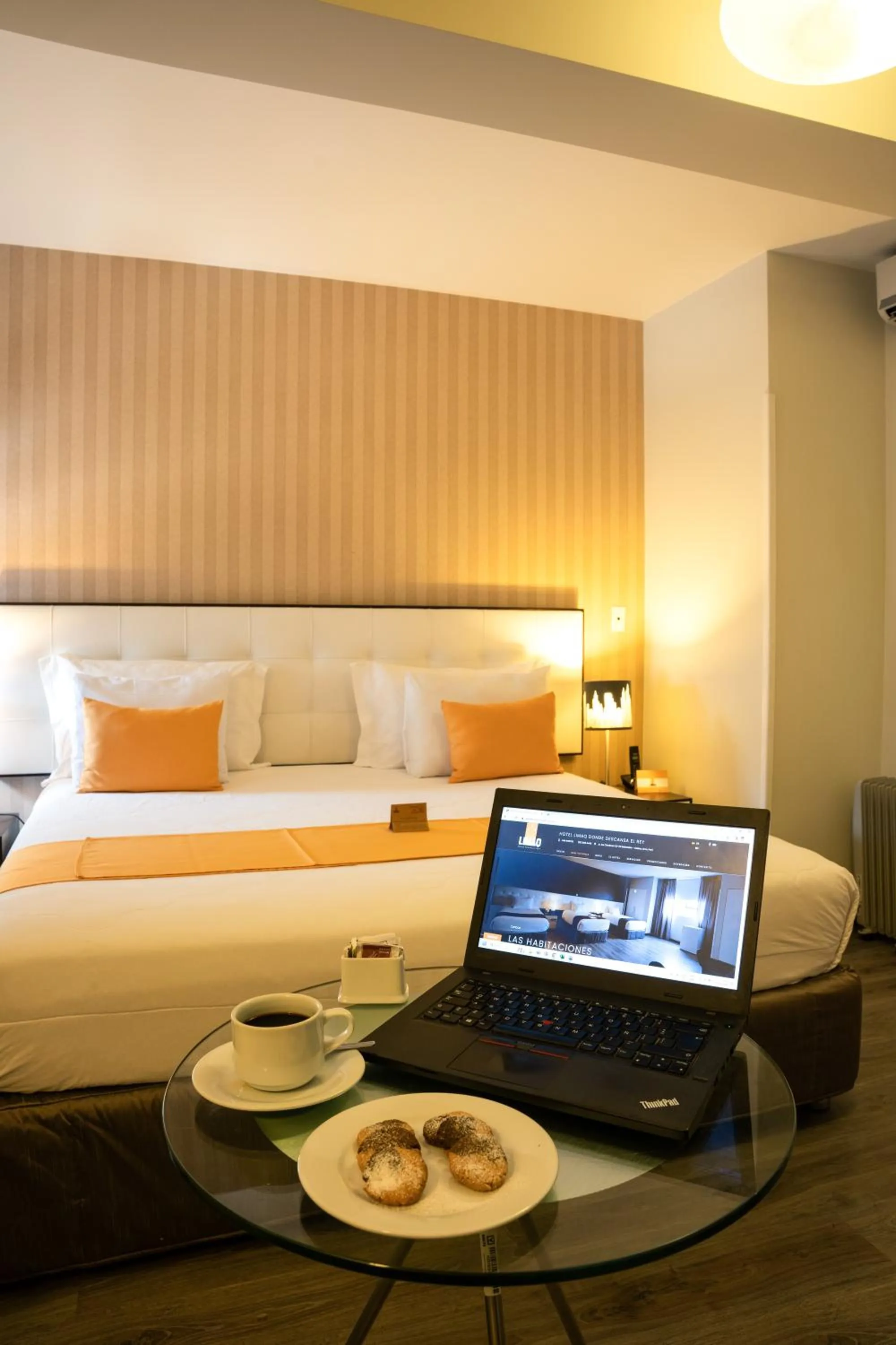 Photo of the whole room, Bed in LimaQ Hotel