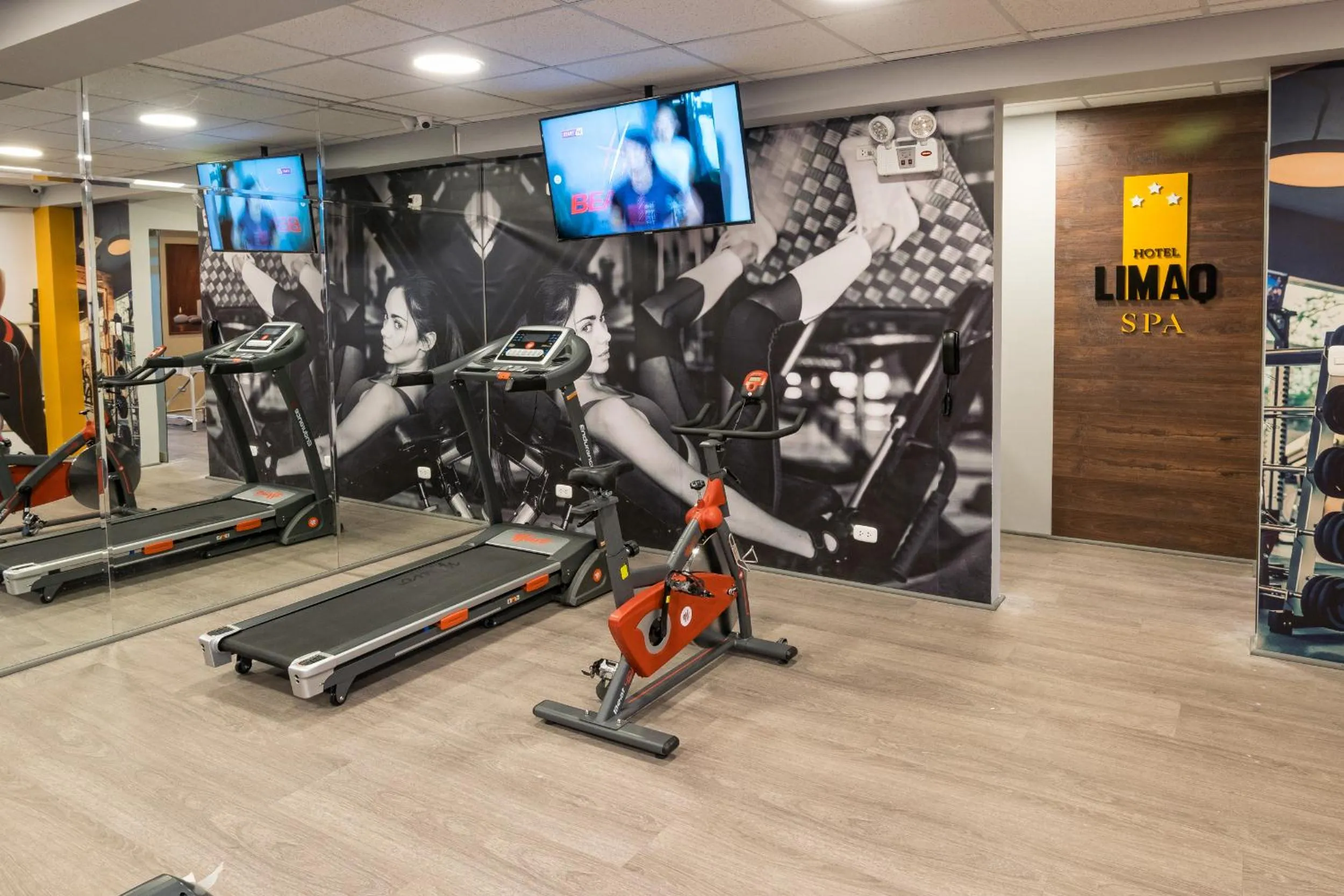 Fitness centre/facilities in LimaQ Hotel