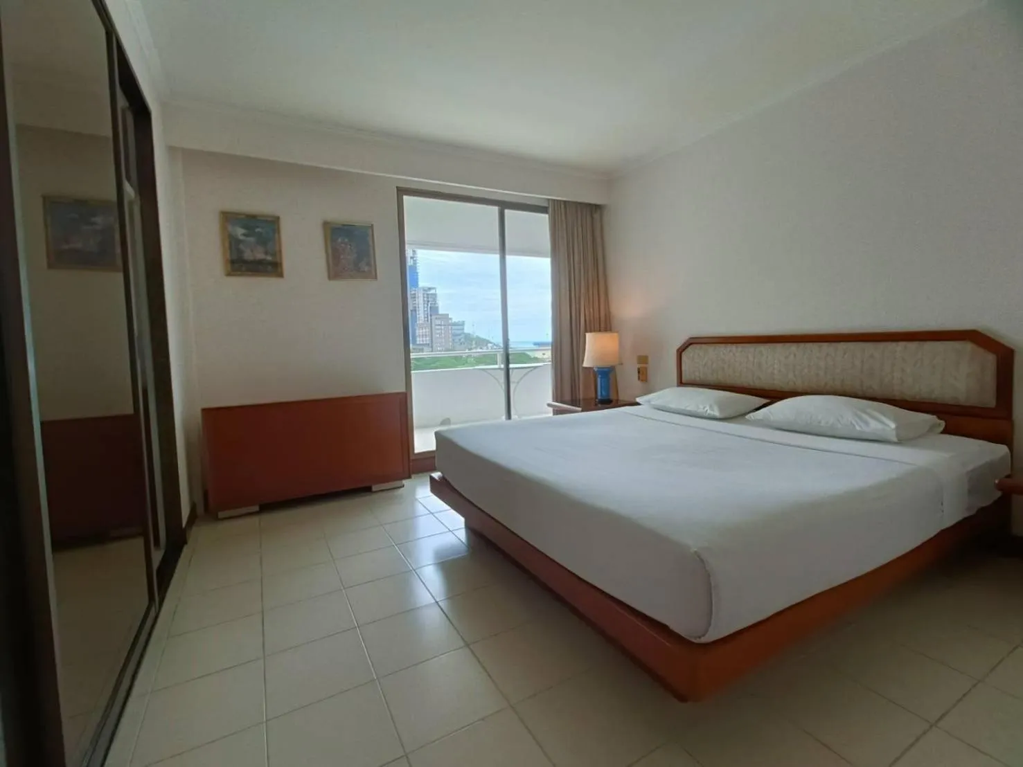 Bedroom, Bed in The Monaco Residence