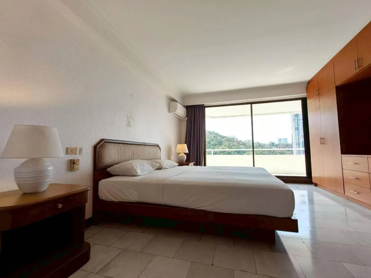 Bedroom, Bed in The Monaco Residence