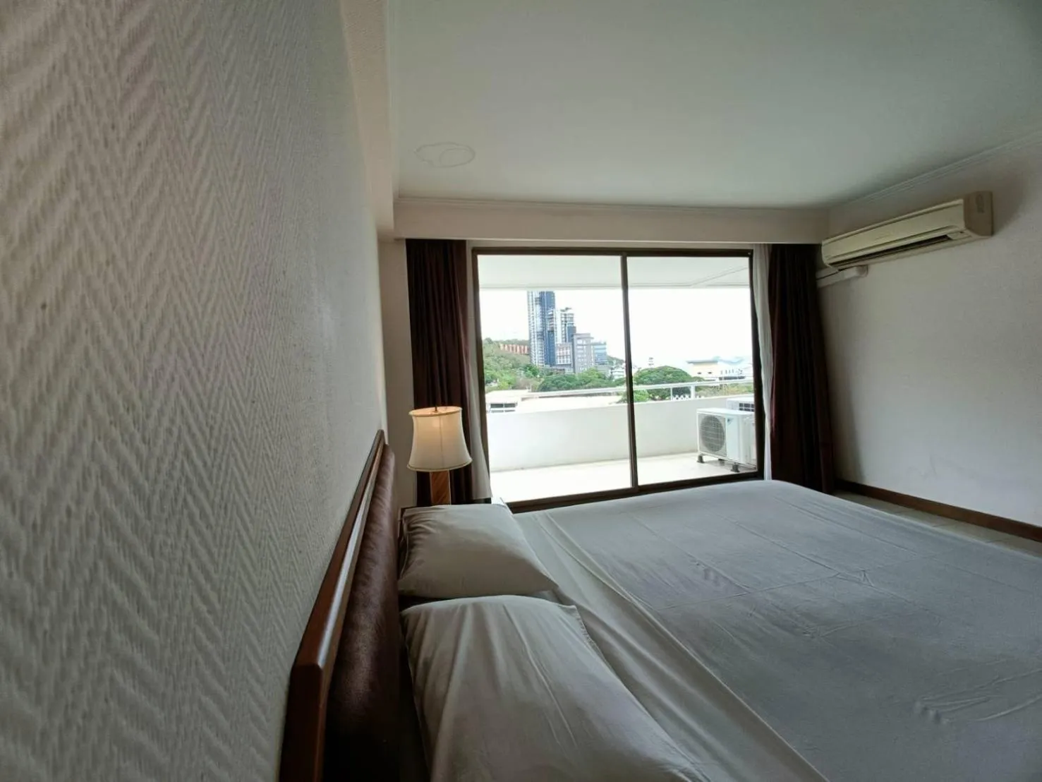 air conditioner, Bed in The Monaco Residence