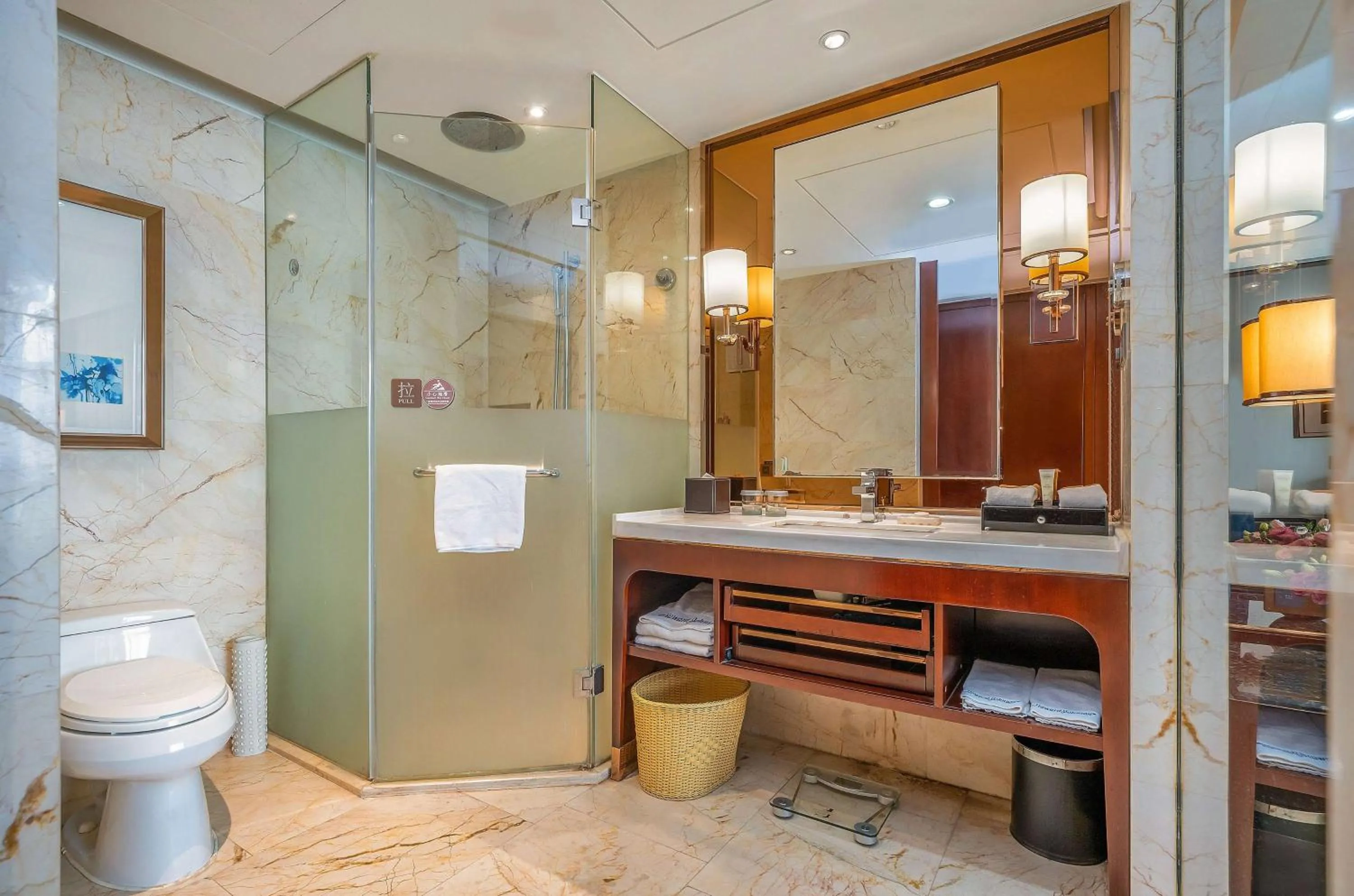 Bathroom in Kangda Howard Johnson Hotel Qingdao