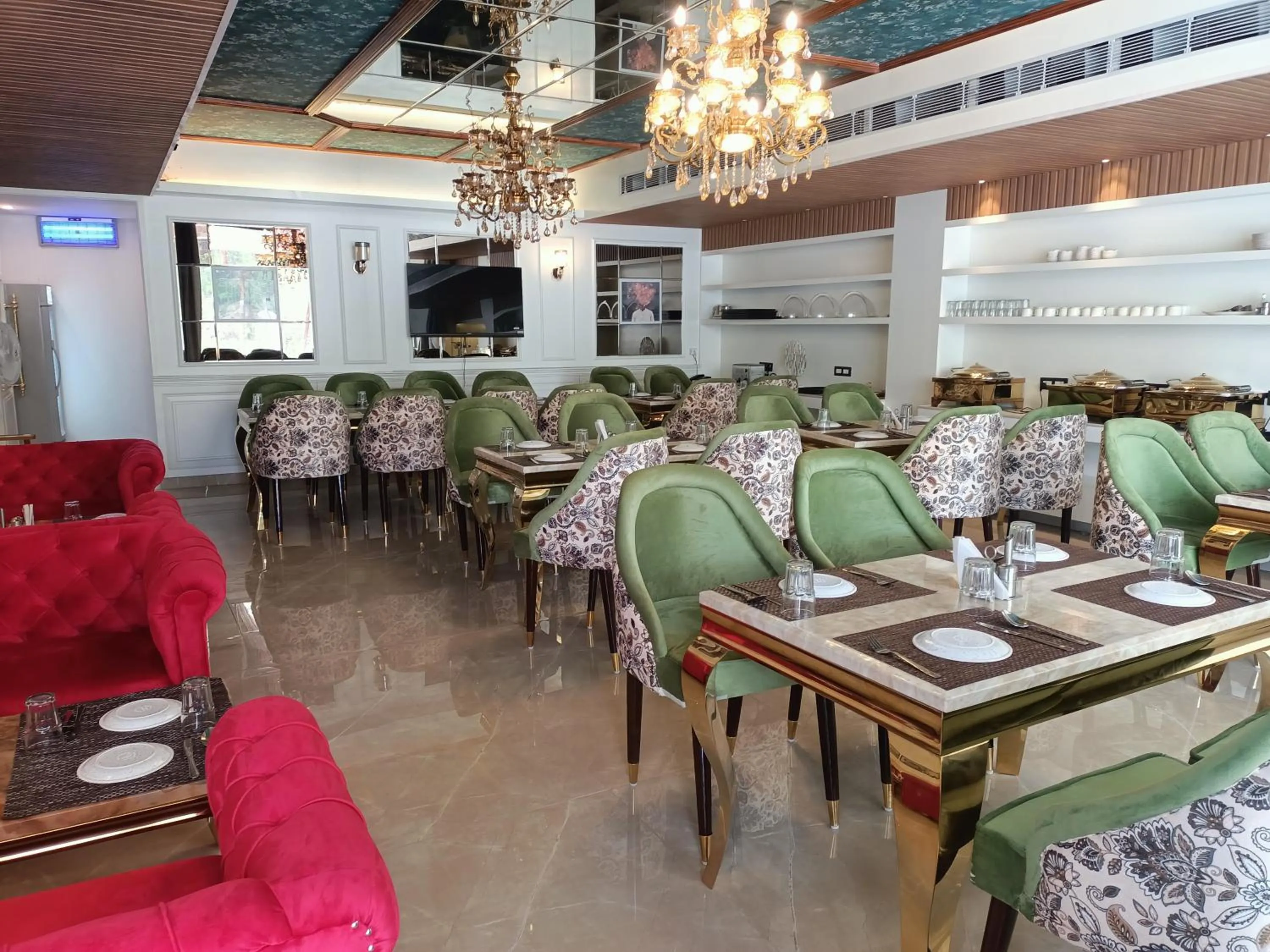 Restaurant/places to eat in Hotel ND Manor