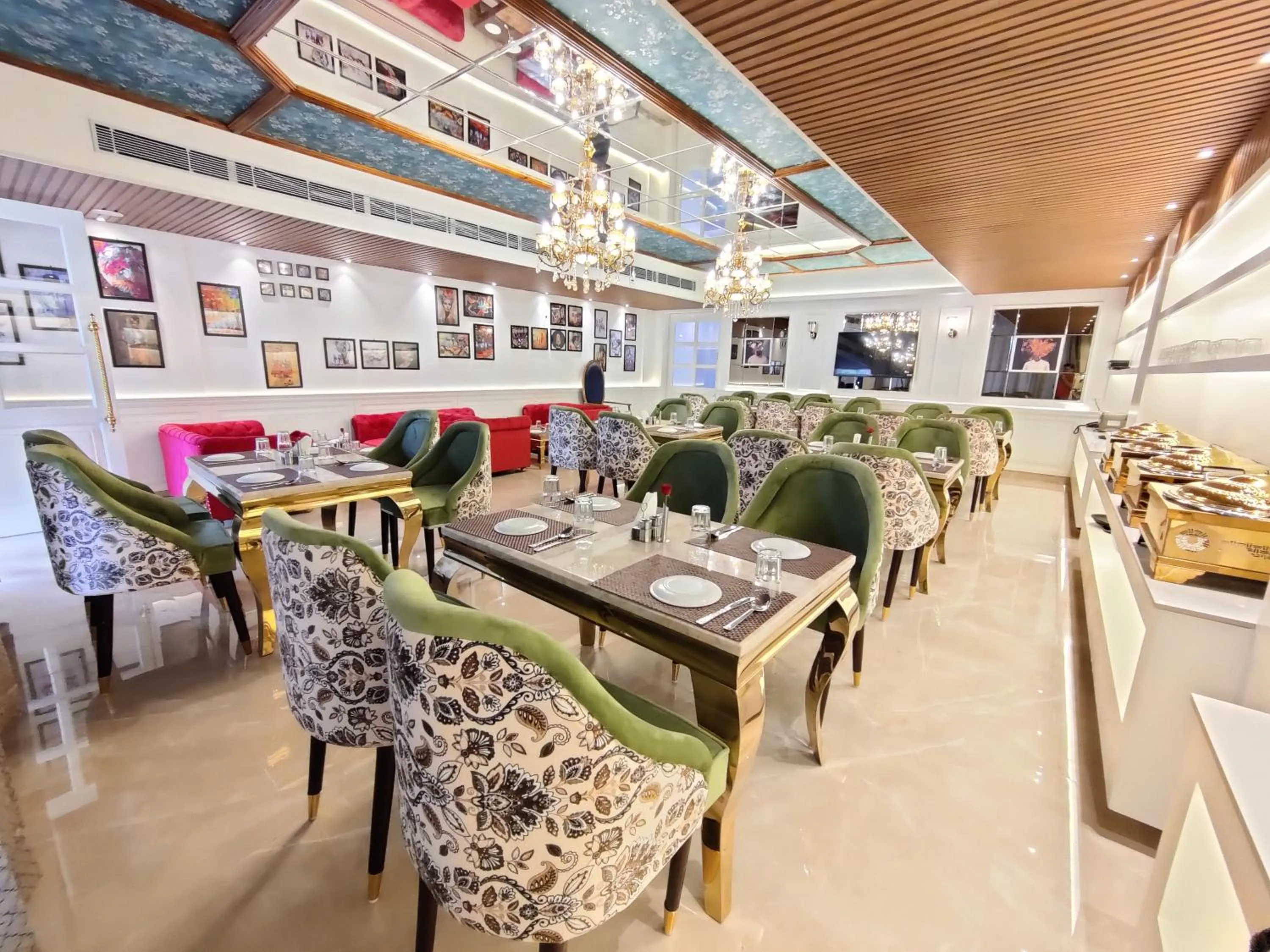 Restaurant/places to eat in Hotel ND Manor