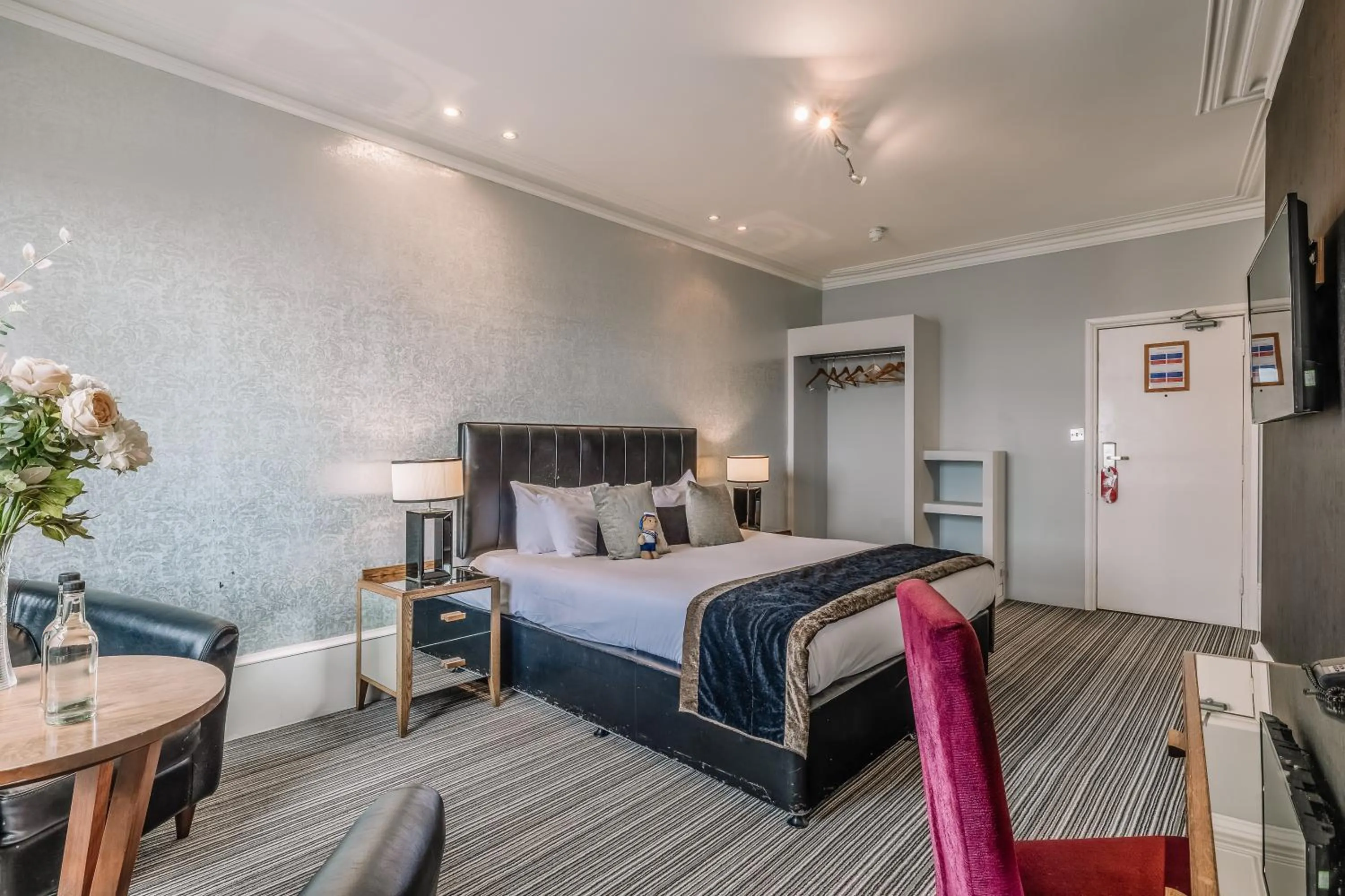 Bedroom, Bed in Muthu Westcliff Hotel (Near London Southend Airport)