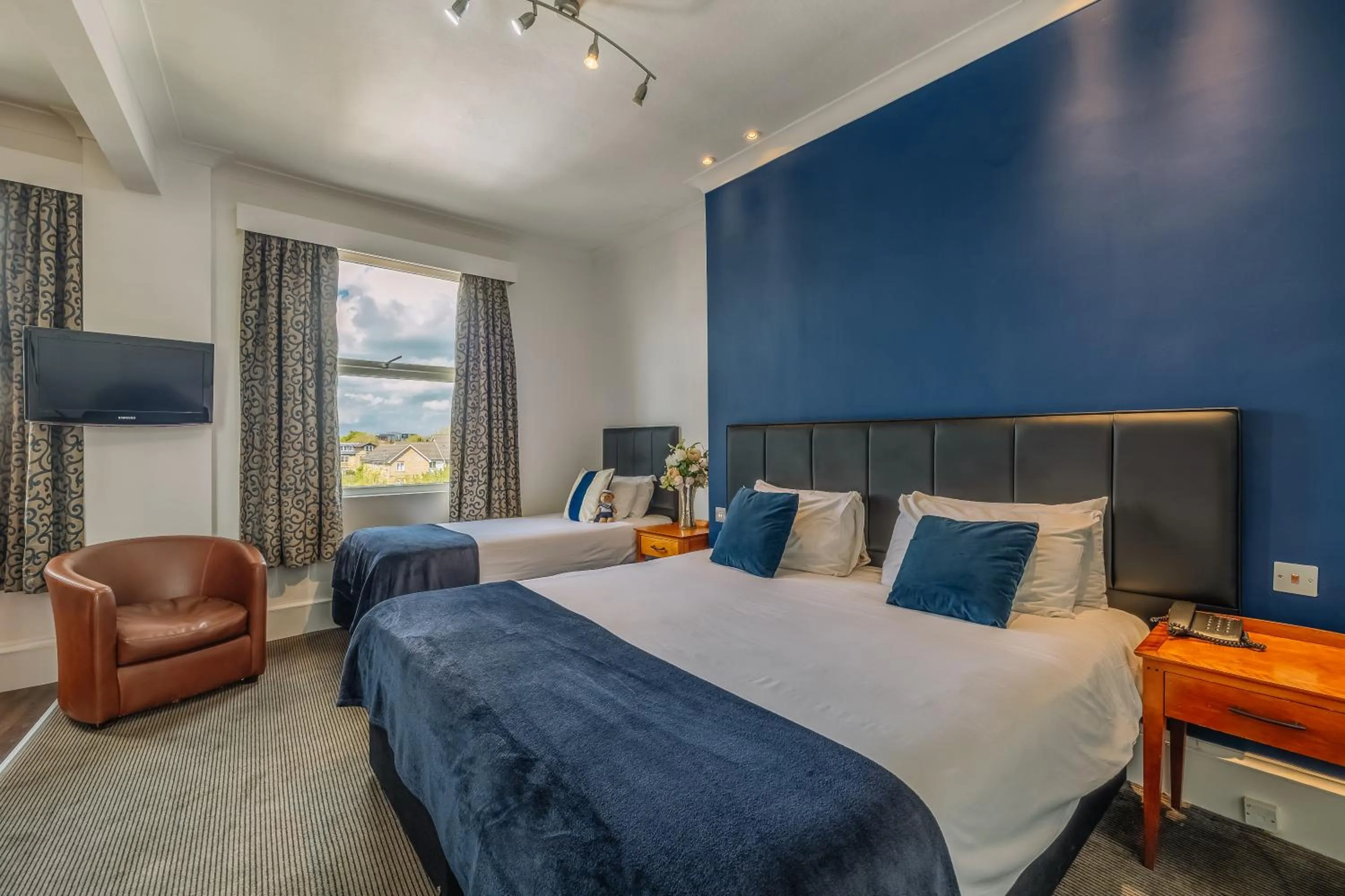 Bedroom, Bed in Muthu Westcliff Hotel (Near London Southend Airport)