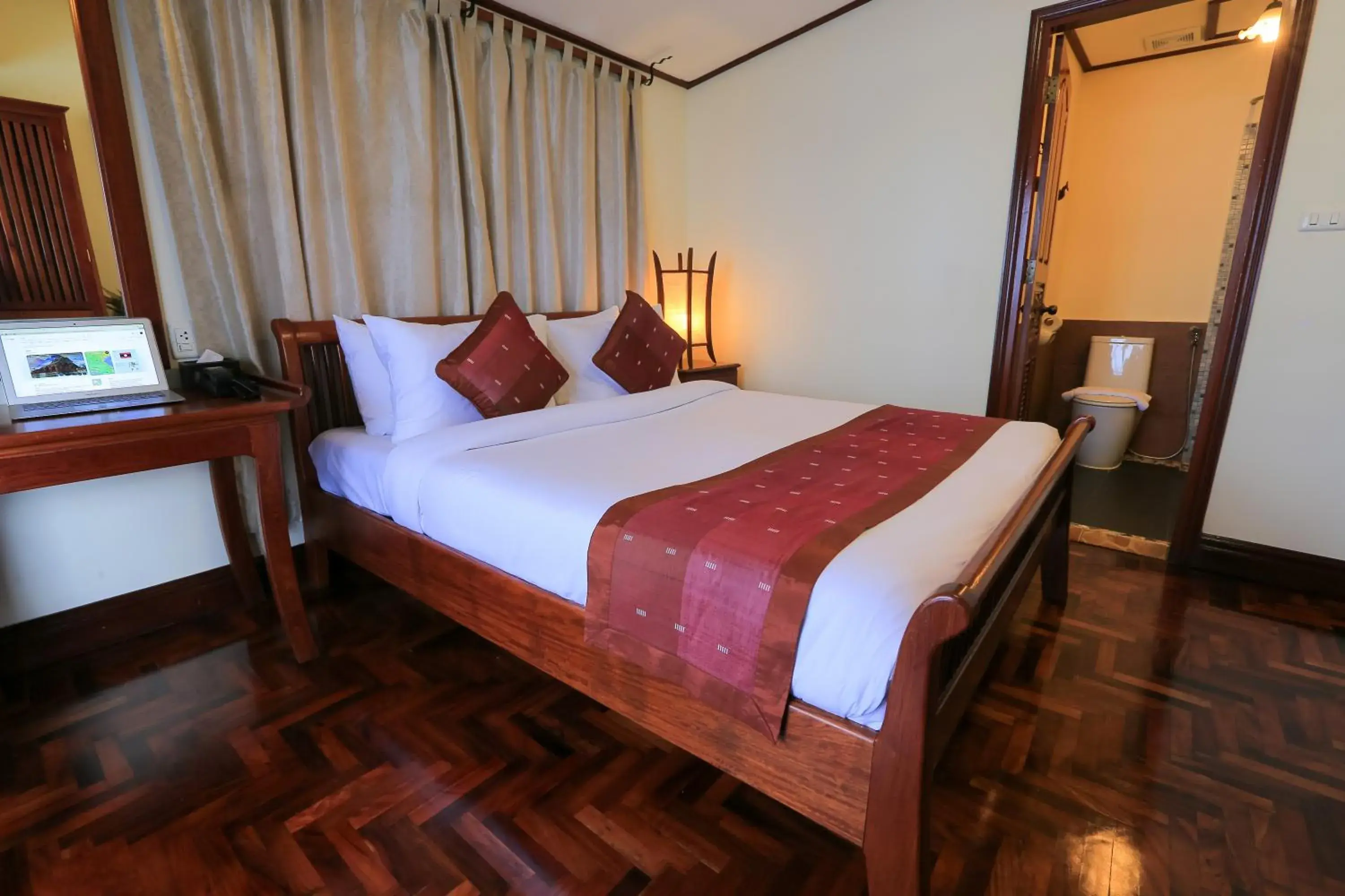 Superior Double Room in Phongsavath Boutique Hotel Superior Double Room in Phongsavath Boutique Hotel