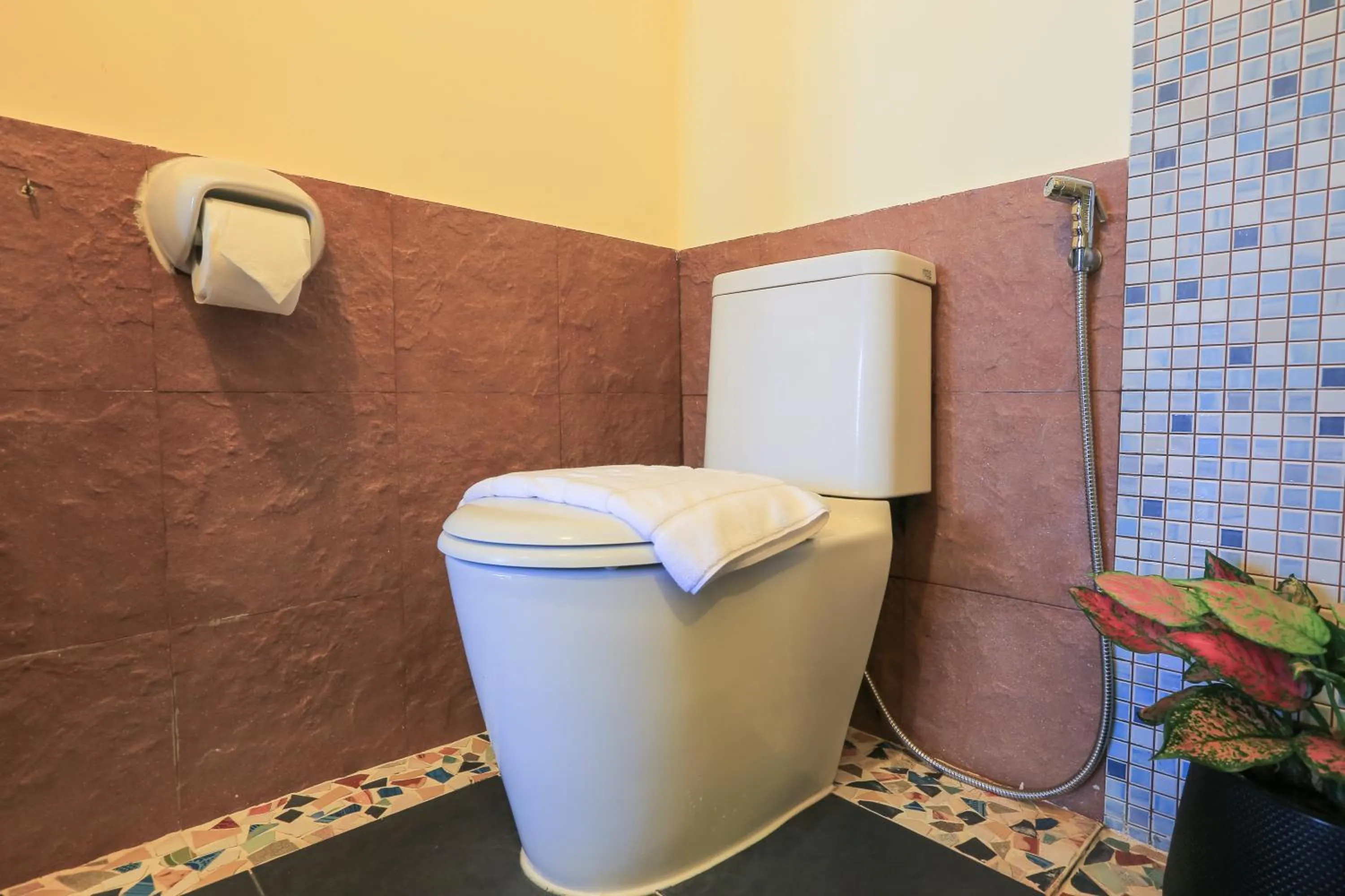 Toilet in Phongsavath Boutique Hotel