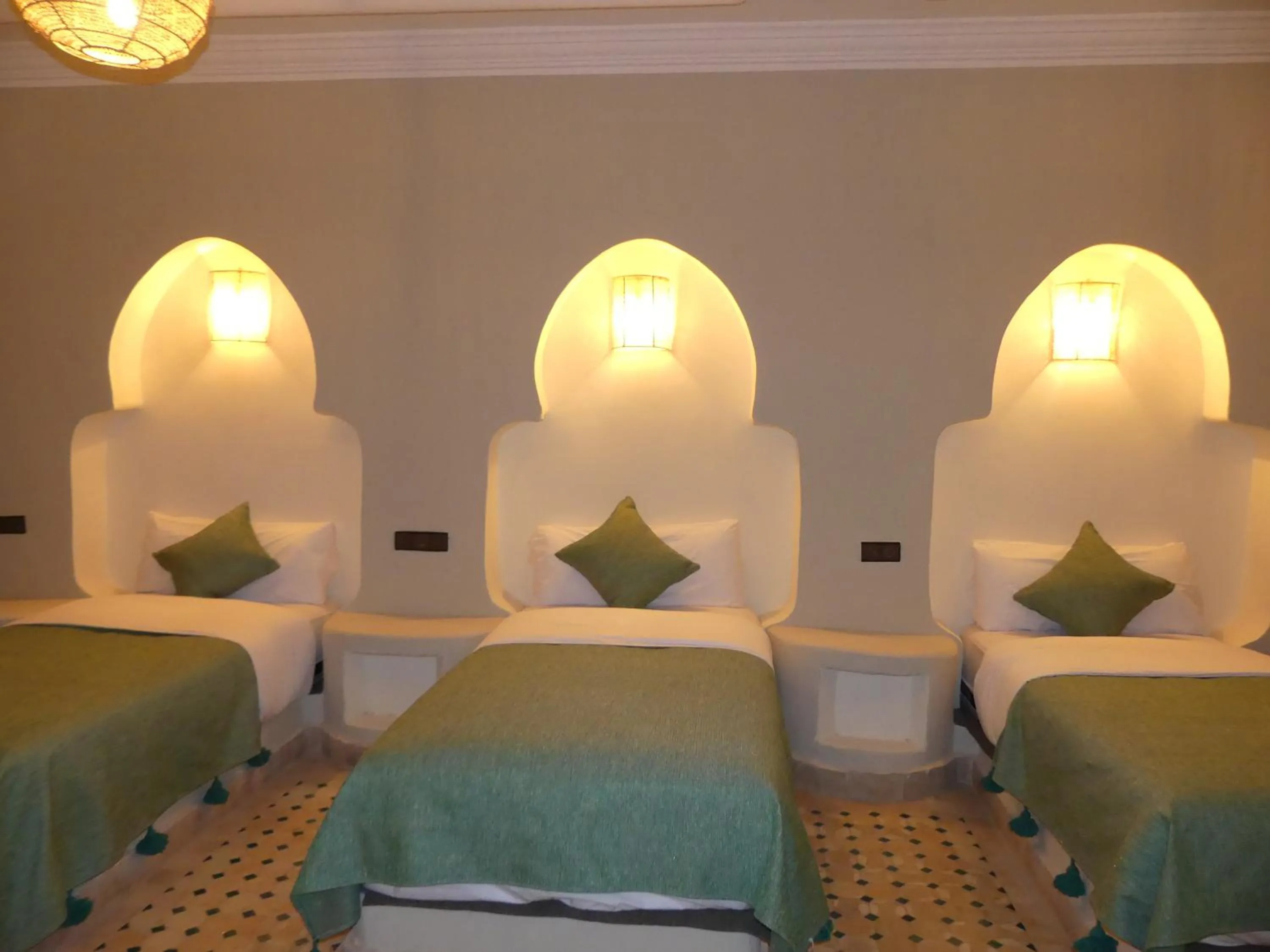 Photo of the whole room, Bed in Riad La Luna