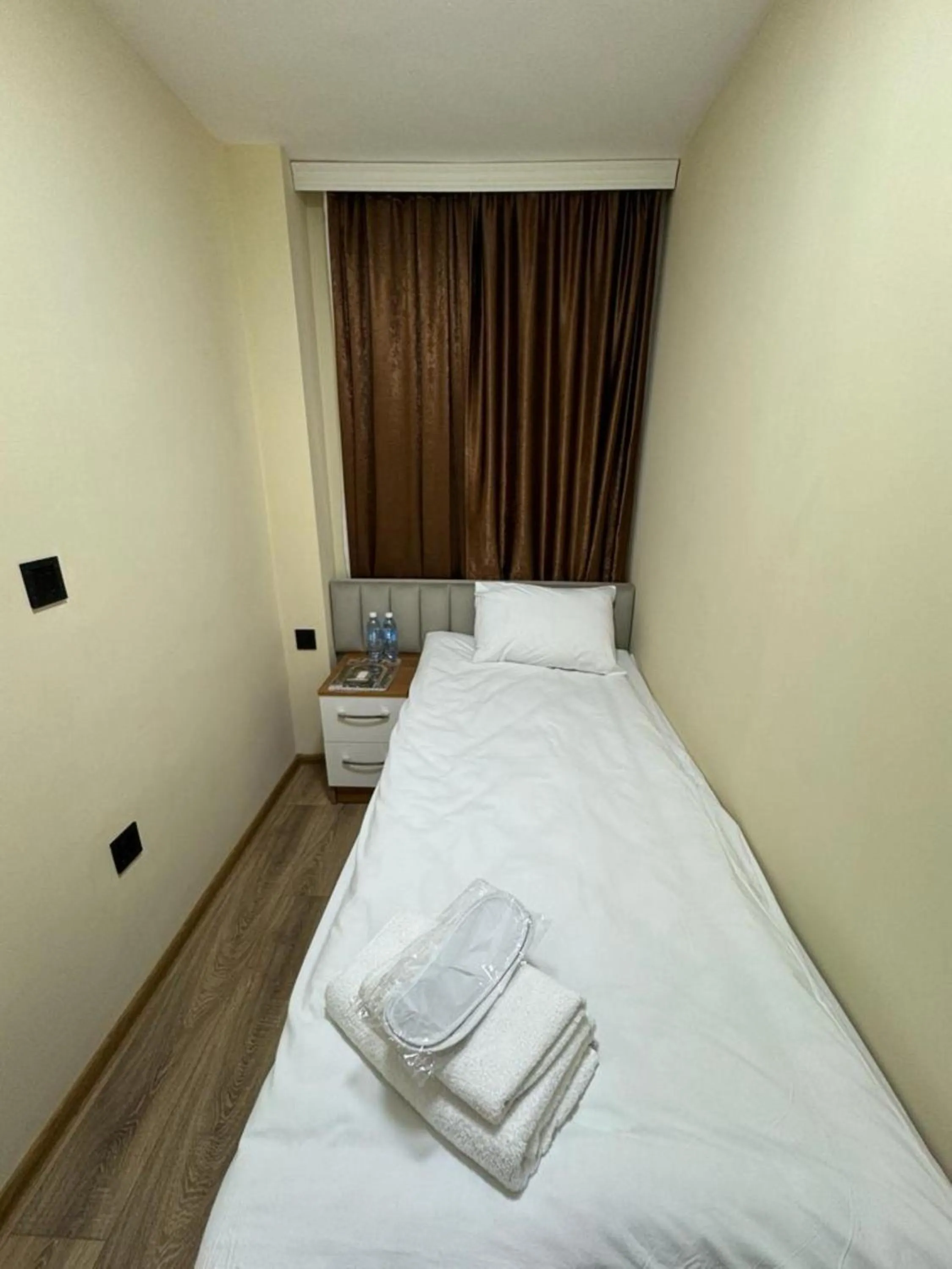 Bedroom, Bed in Hillside City Center Hotel