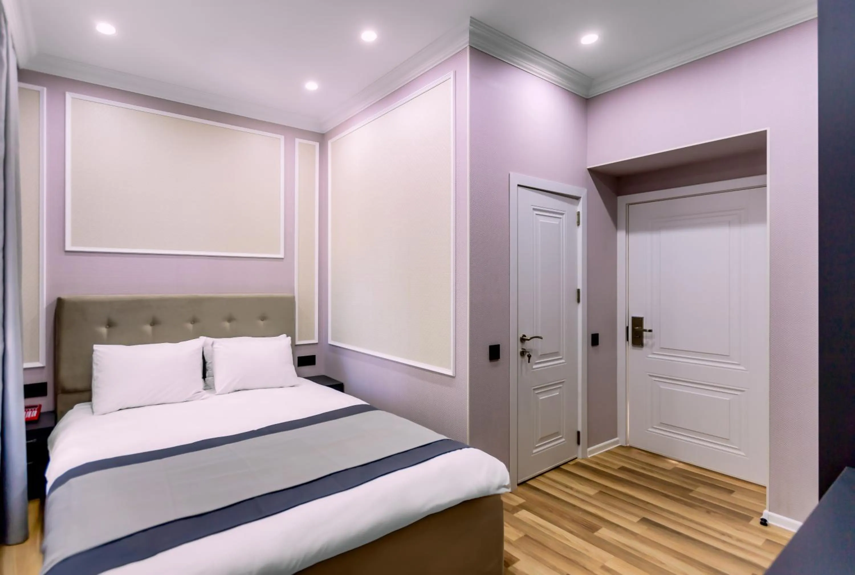 Bed in Hillside City Center Hotel