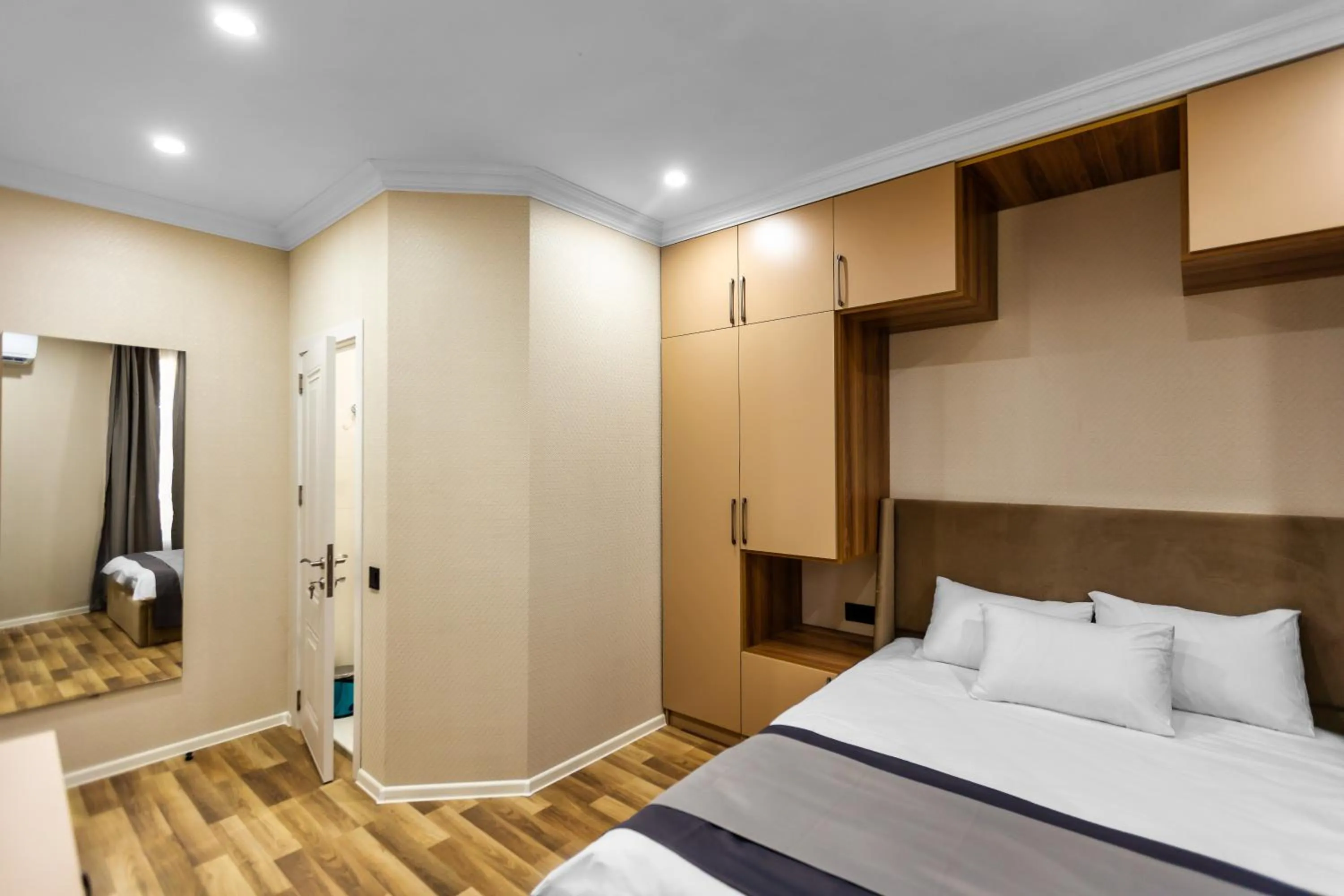 Photo of the whole room, Bed in Hillside City Center Hotel