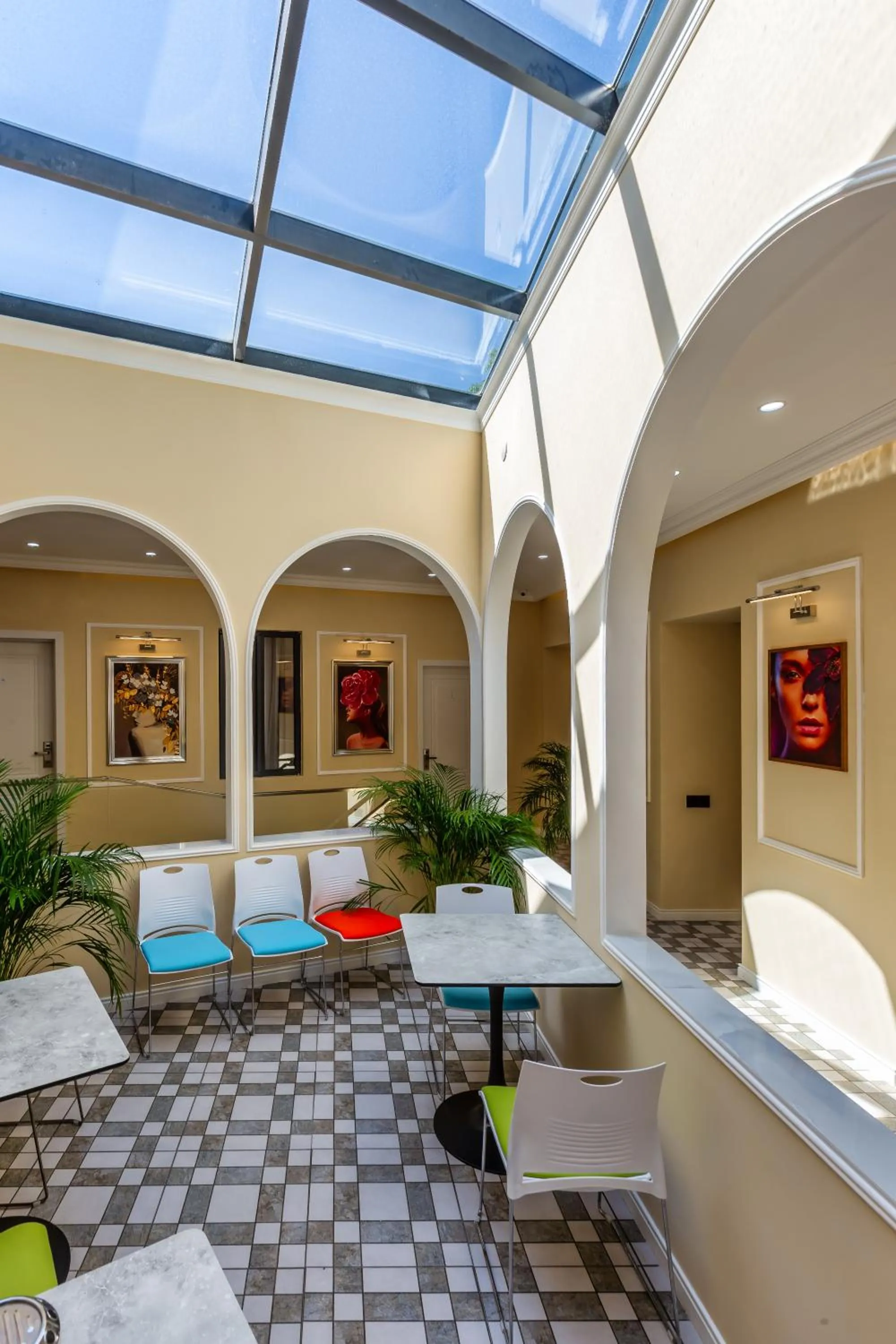 Patio in Hillside City Center Hotel