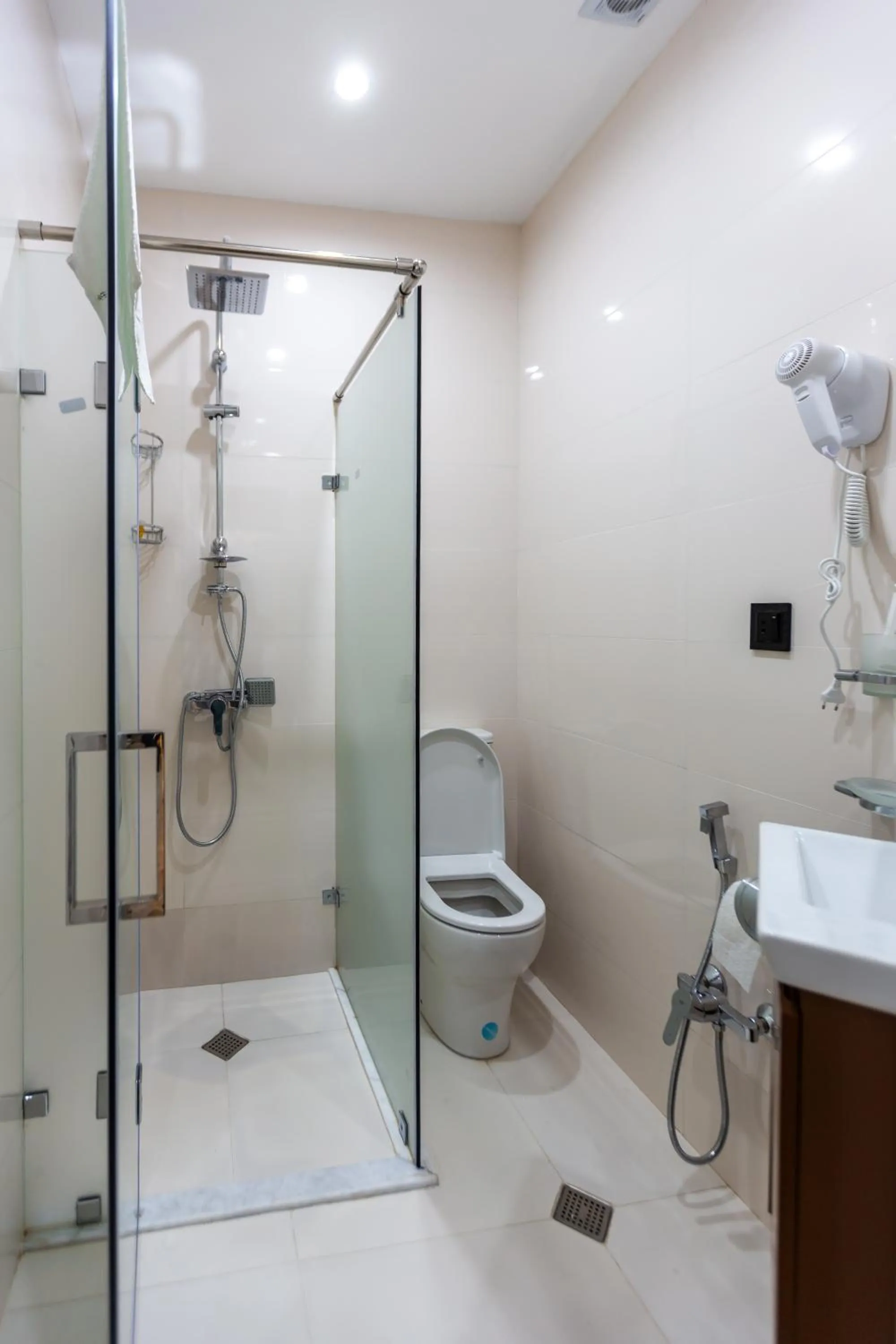 Bathroom in Hillside City Center Hotel