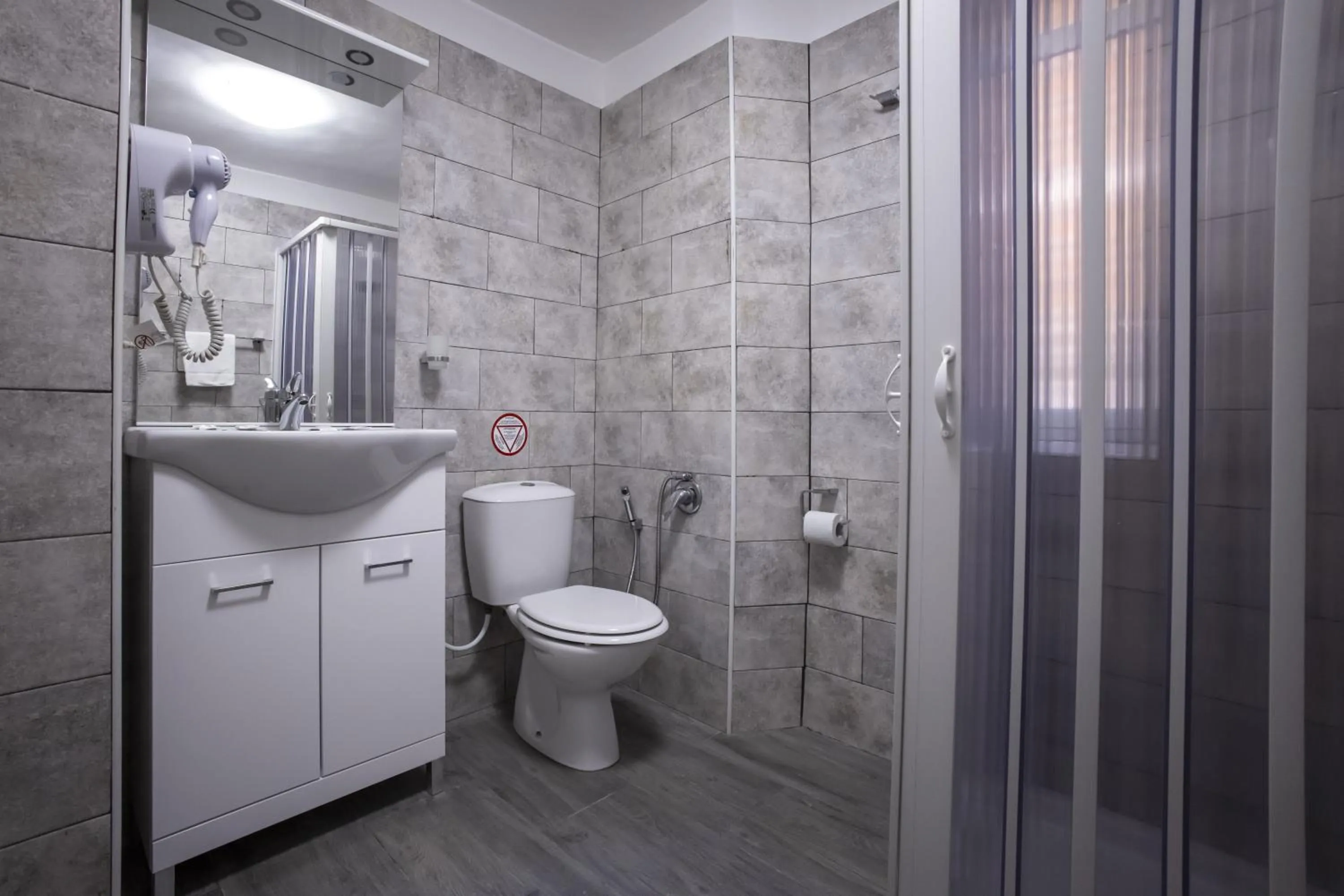 Shower in Hotel Orbis