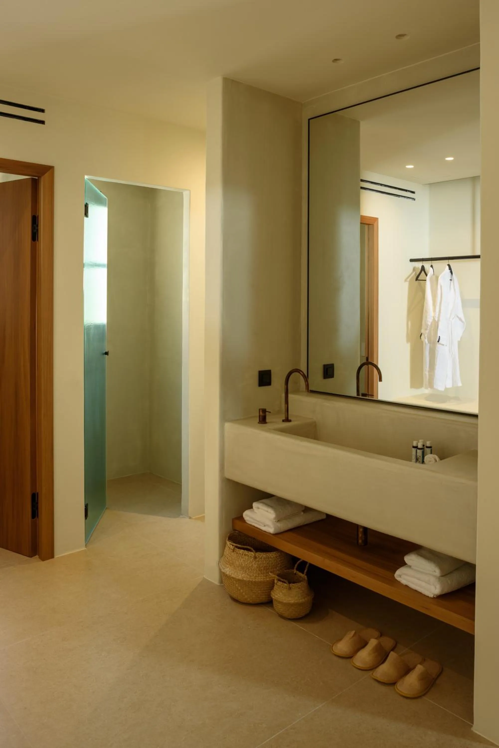 Shower in Elessa Hotel