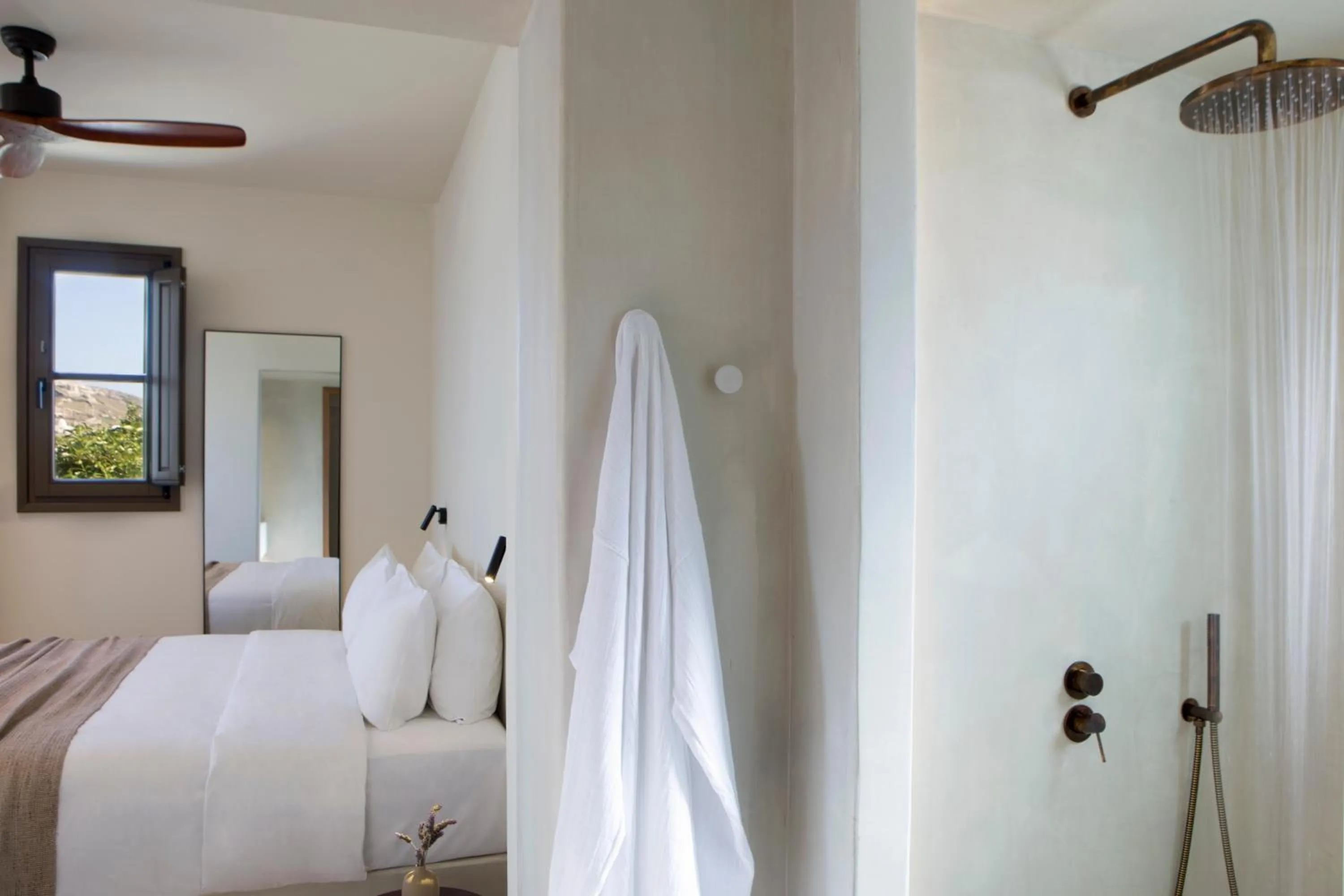 Shower, Bed in Elessa Hotel