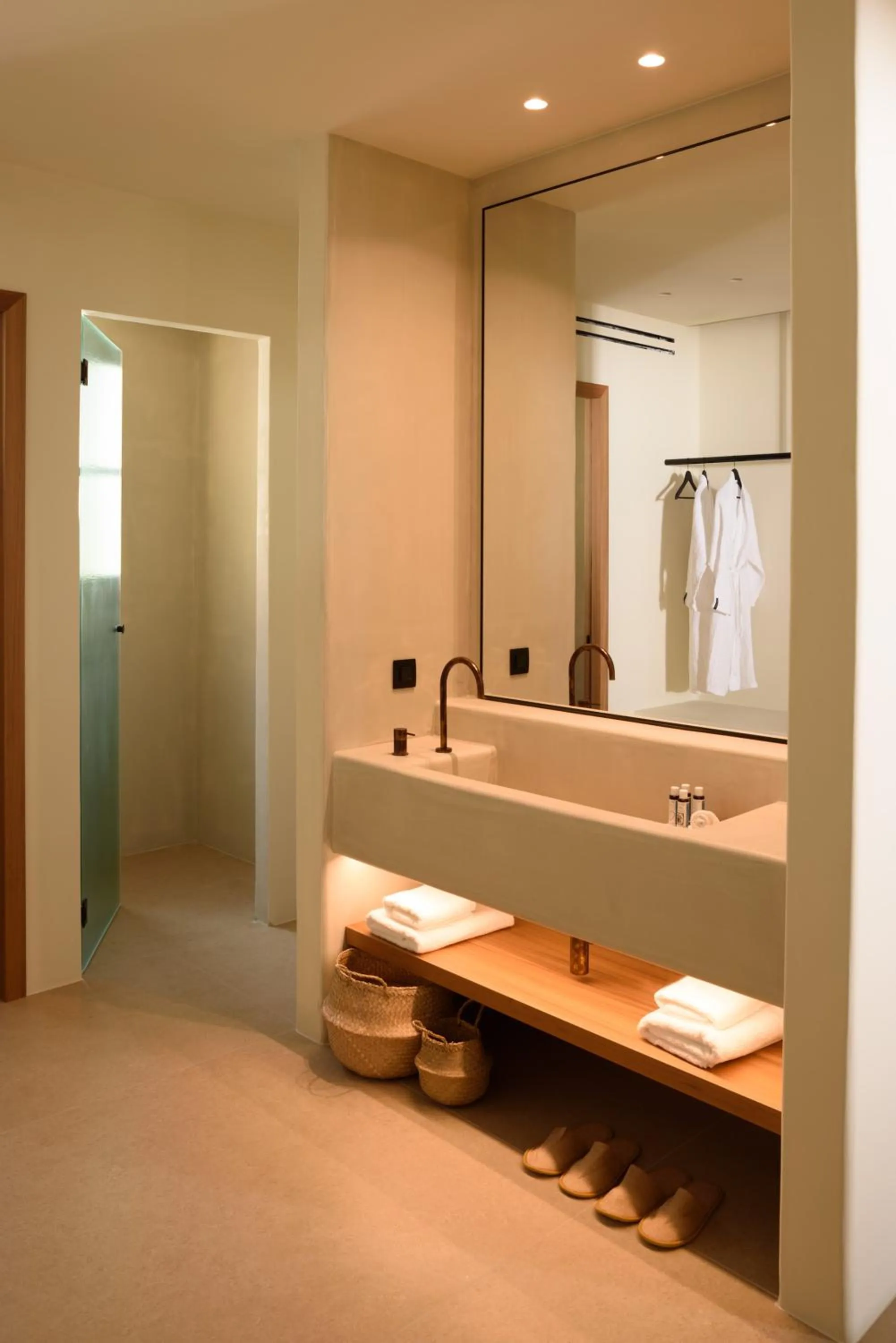 Shower in Elessa Hotel