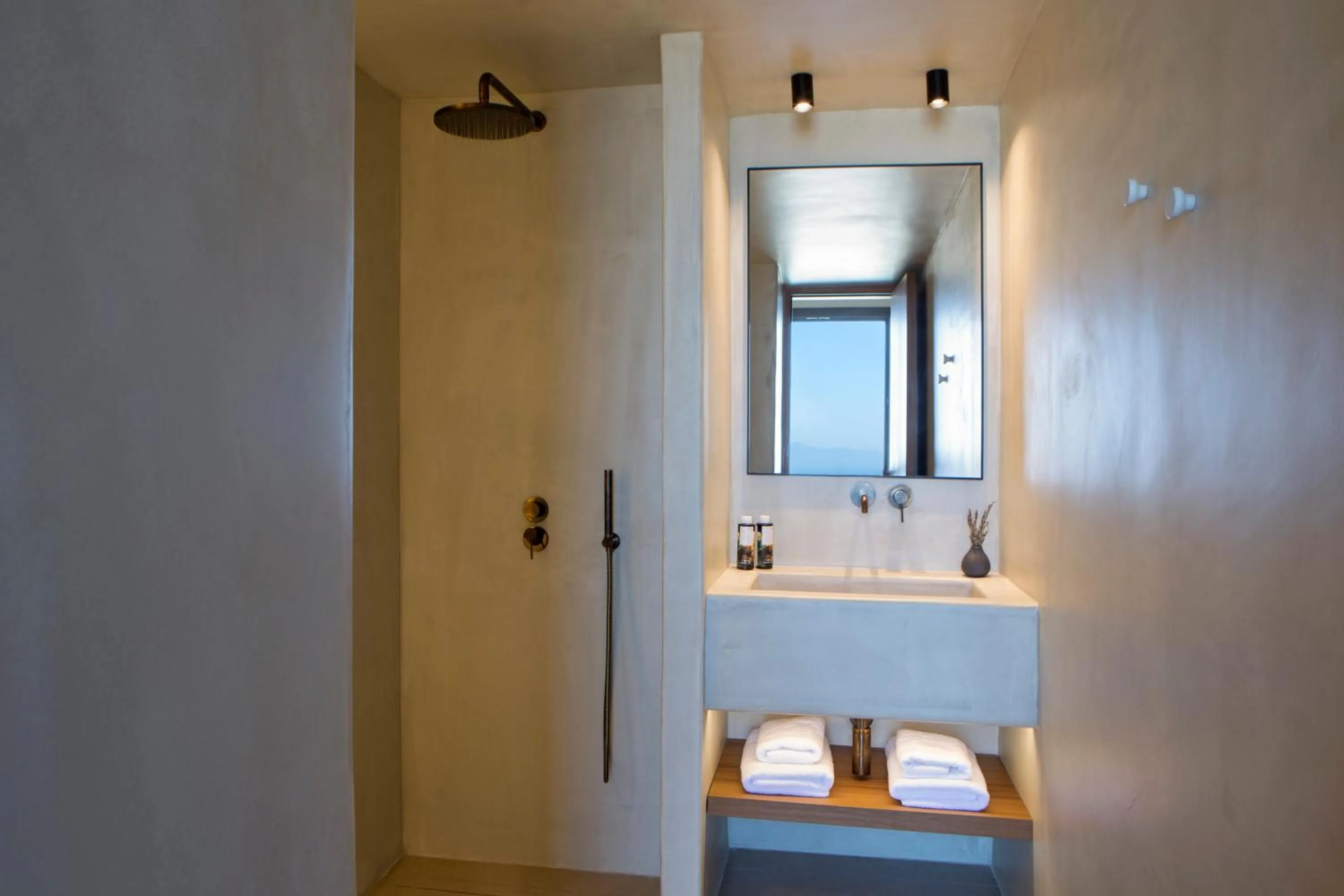 Bathroom in Elessa Hotel