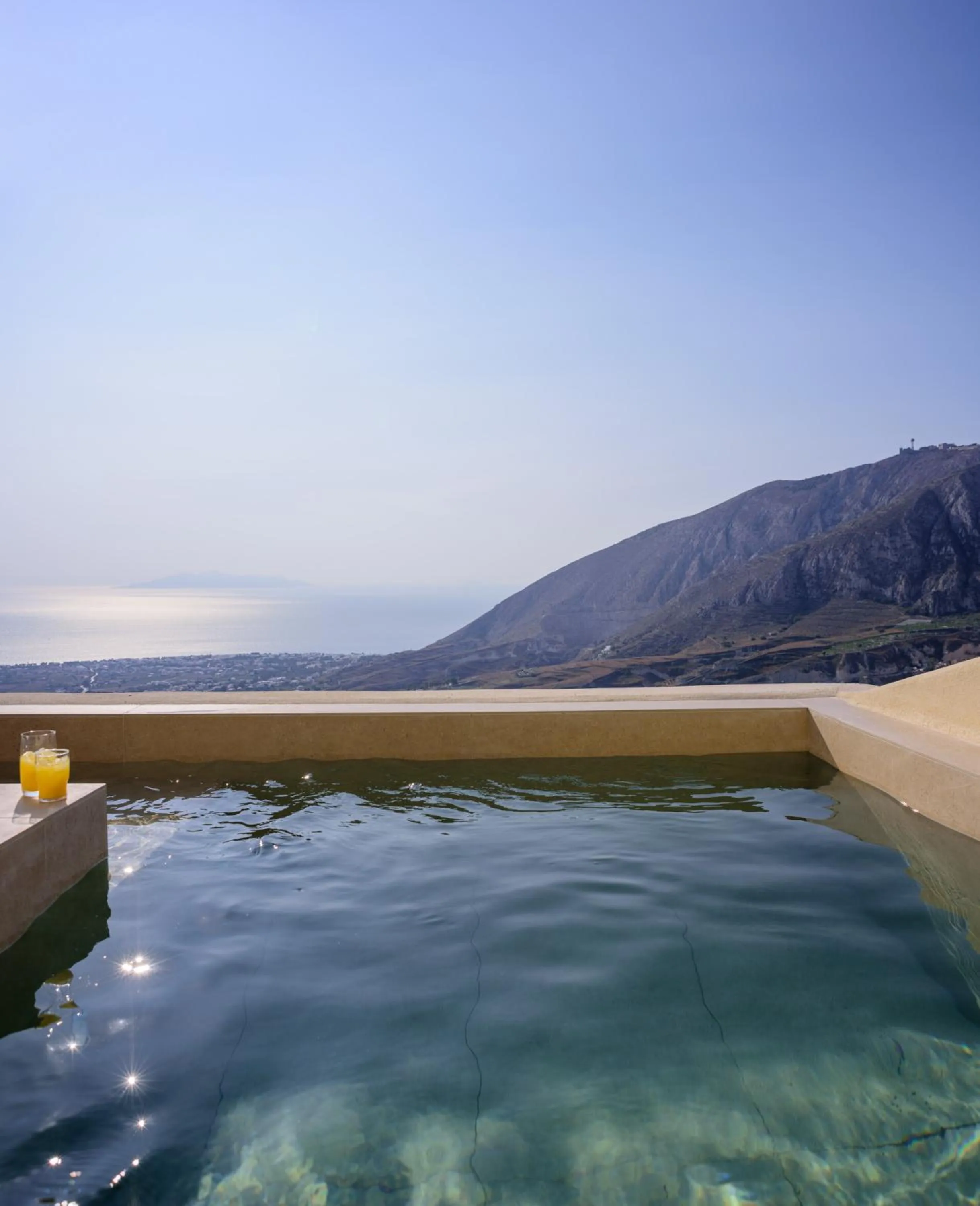 Hot Tub in Elessa Hotel