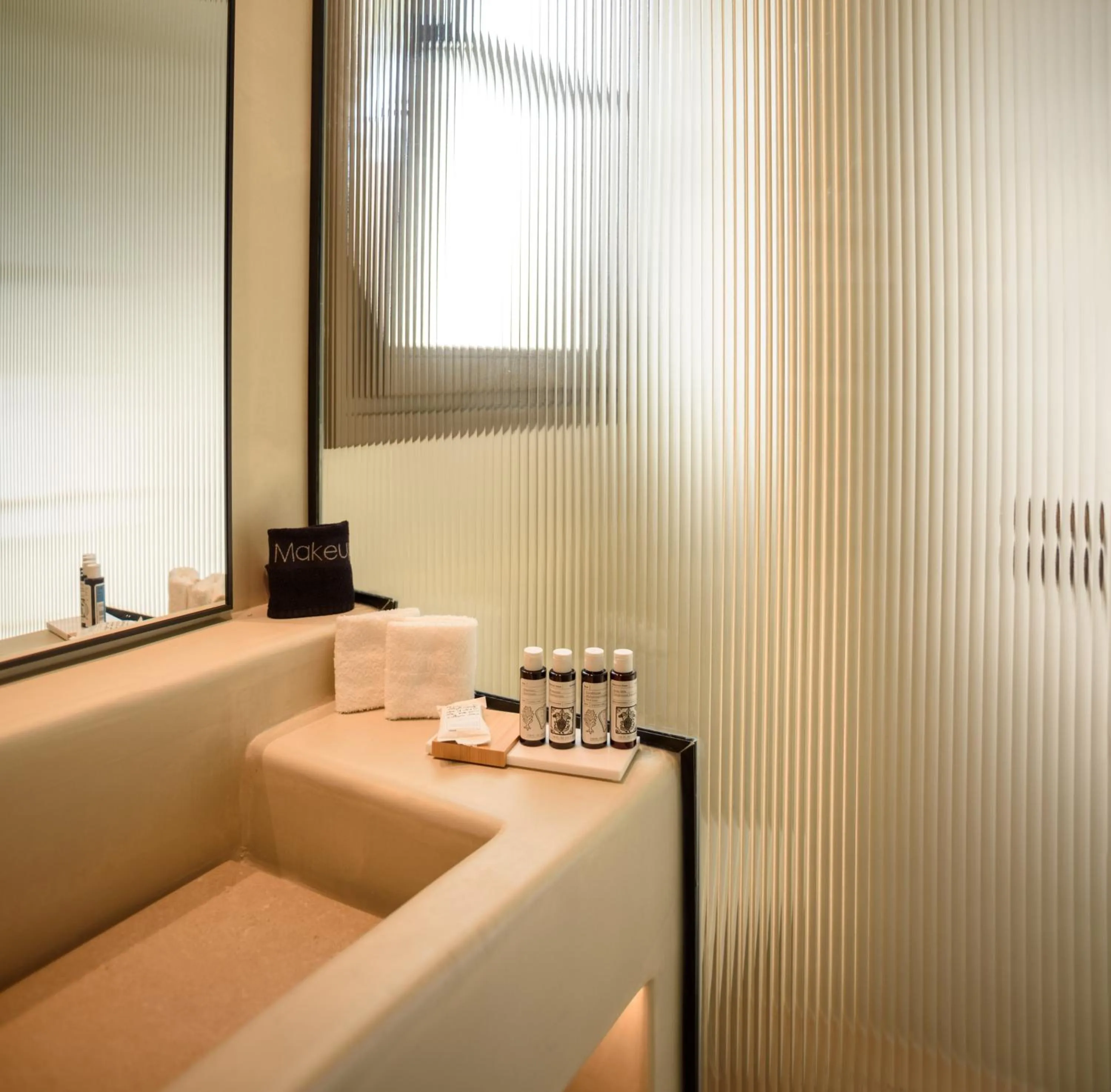 Shower in Elessa Hotel