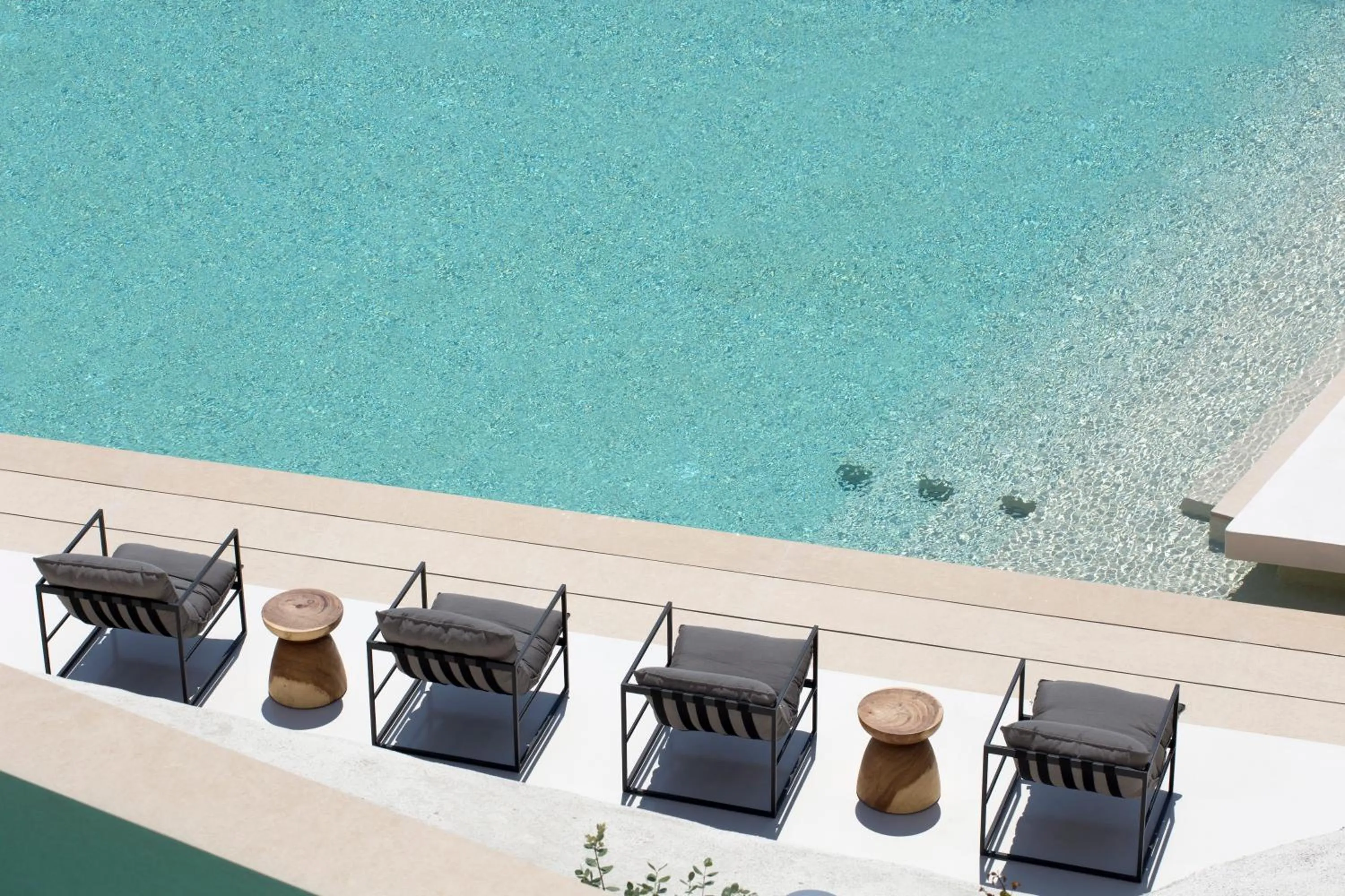 Swimming pool in Elessa Hotel