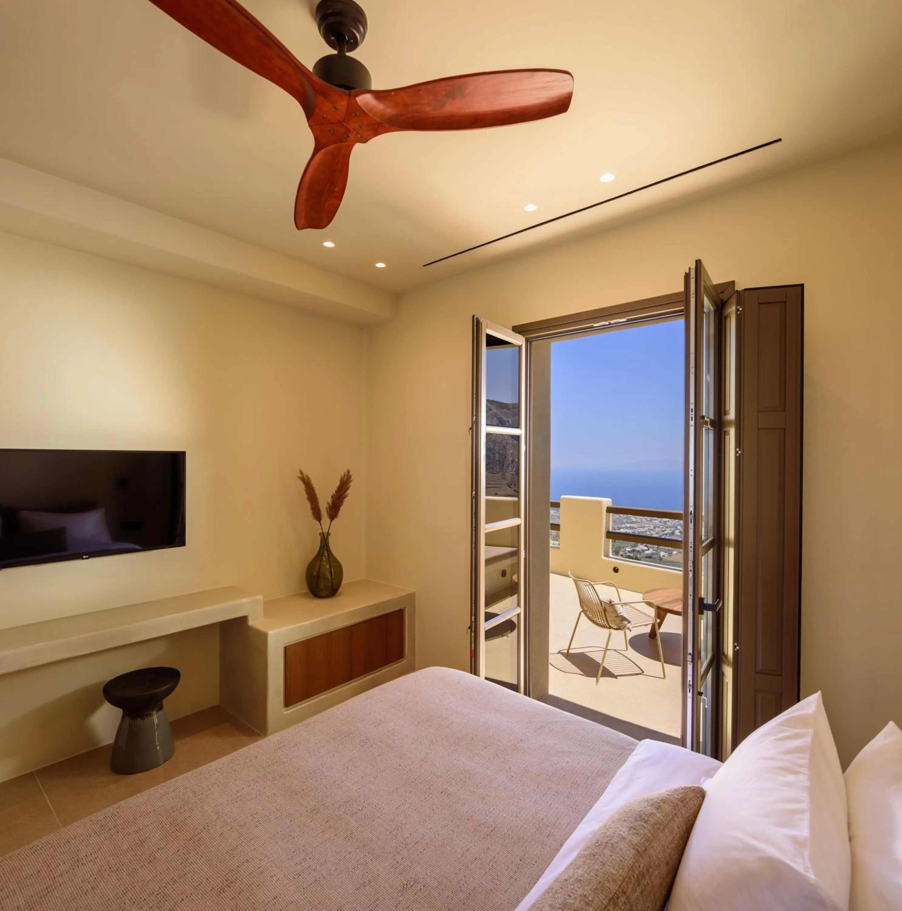 Summer, Bed in Elessa Hotel