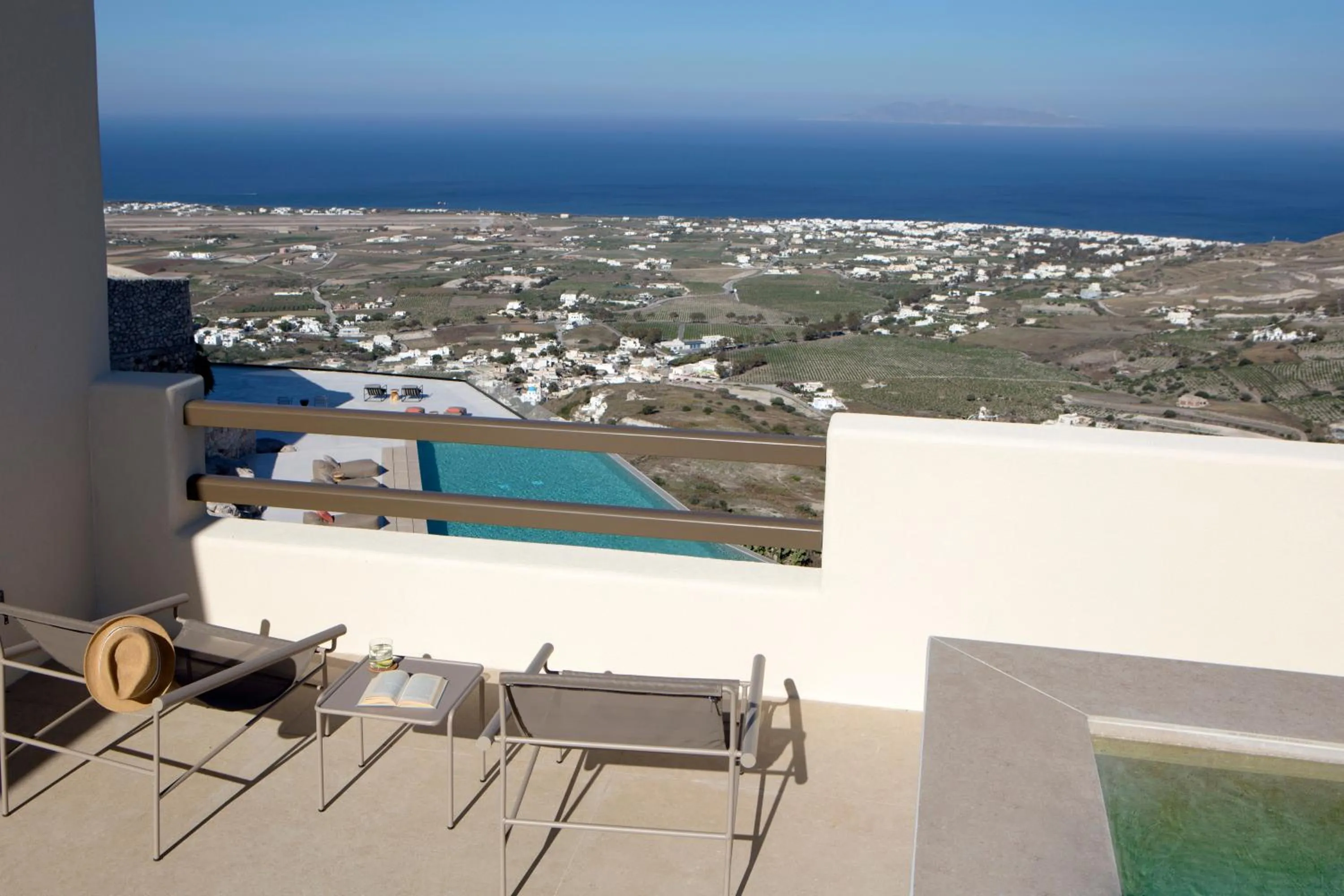 Hot Tub in Elessa Hotel