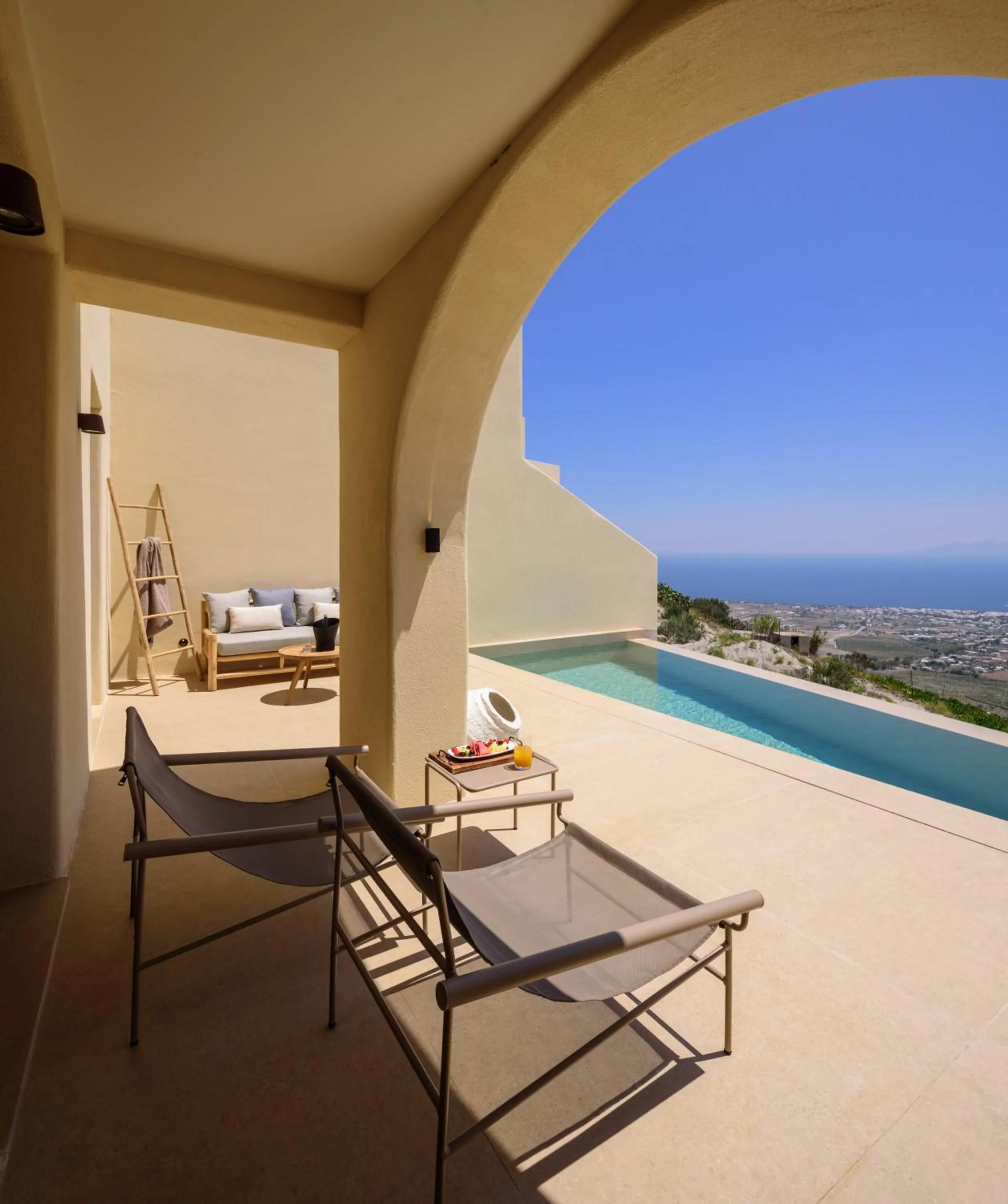 Summer in Elessa Hotel