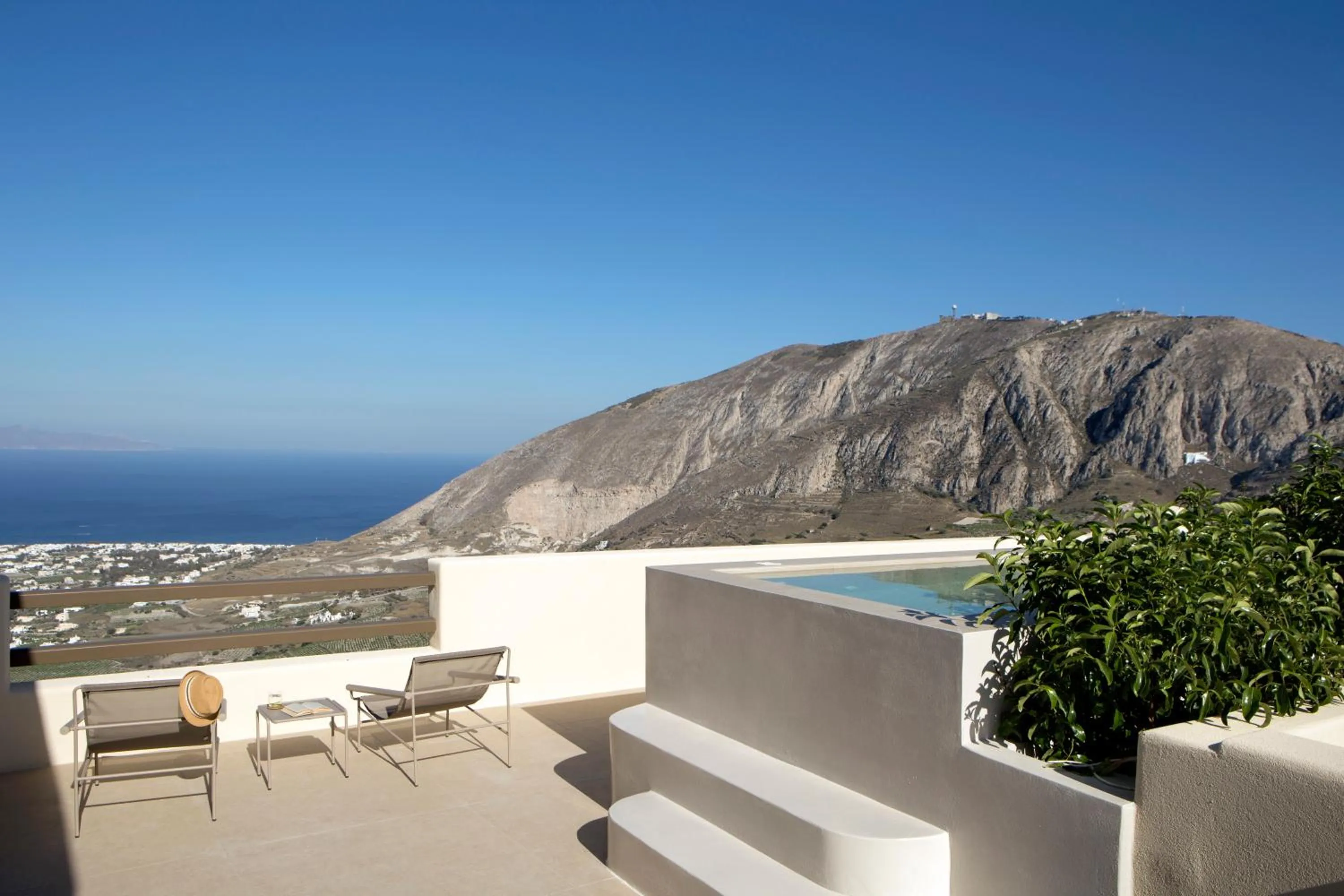 Hot Tub in Elessa Hotel