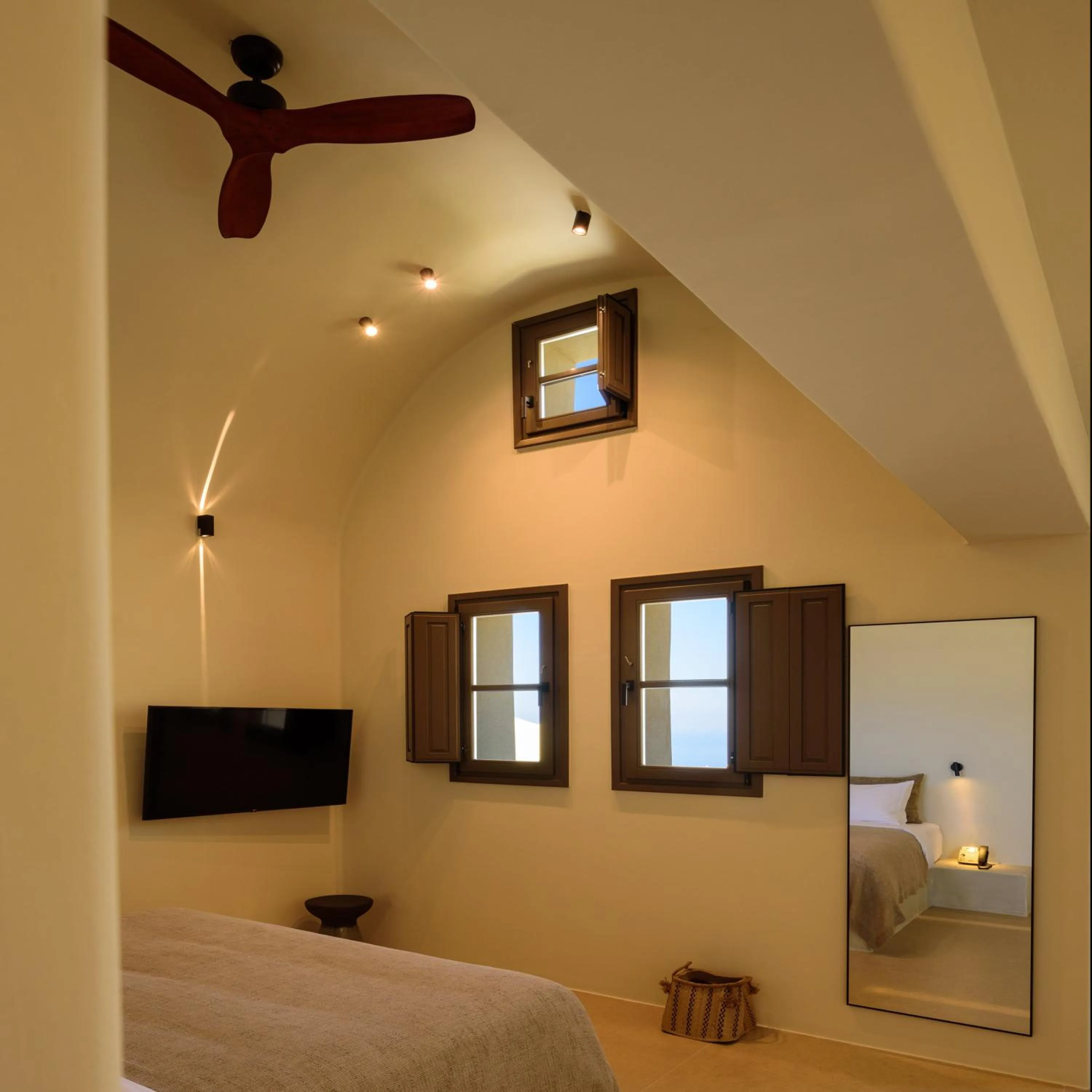 TV and multimedia, Bed in Elessa Hotel