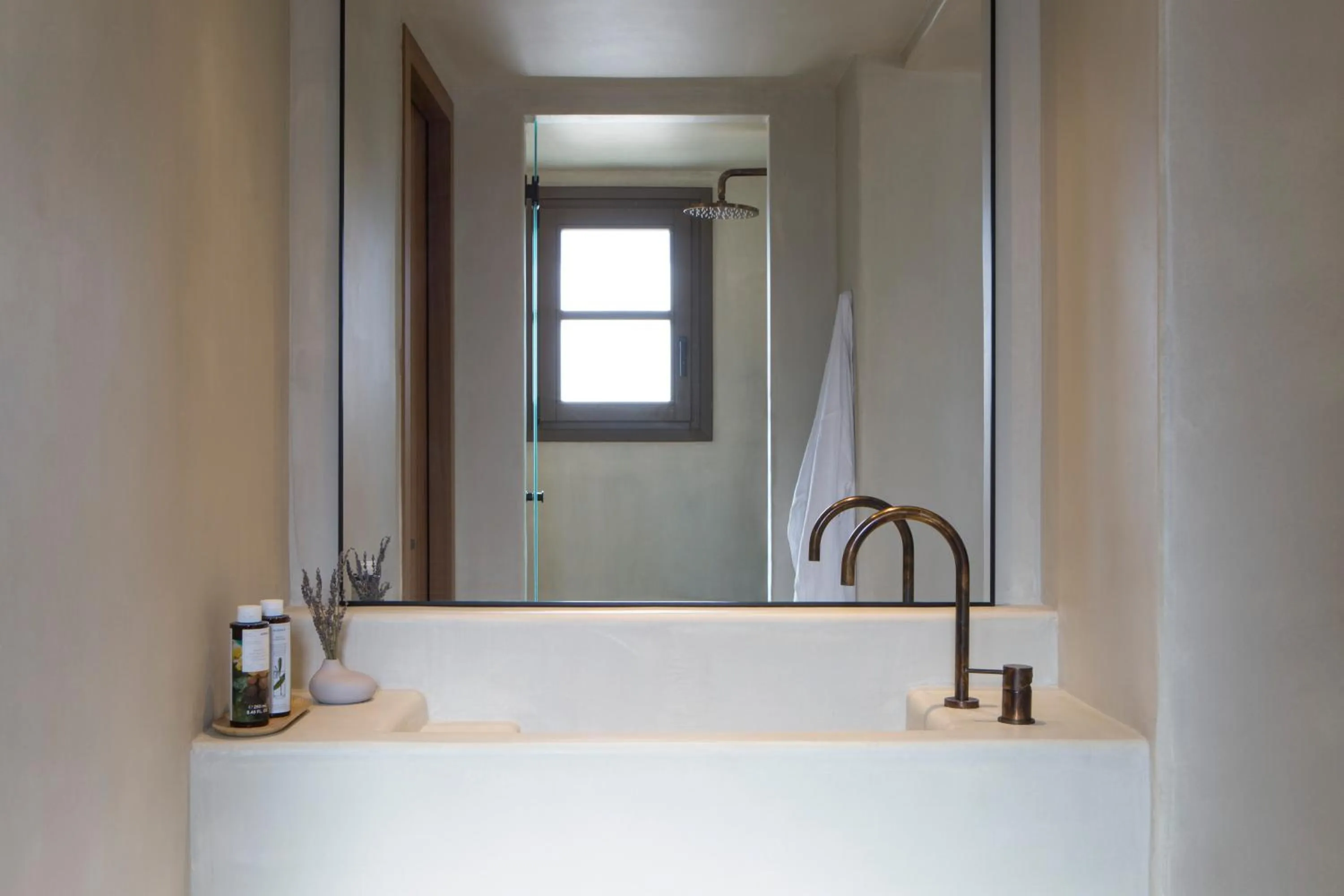 Bathroom in Elessa Hotel