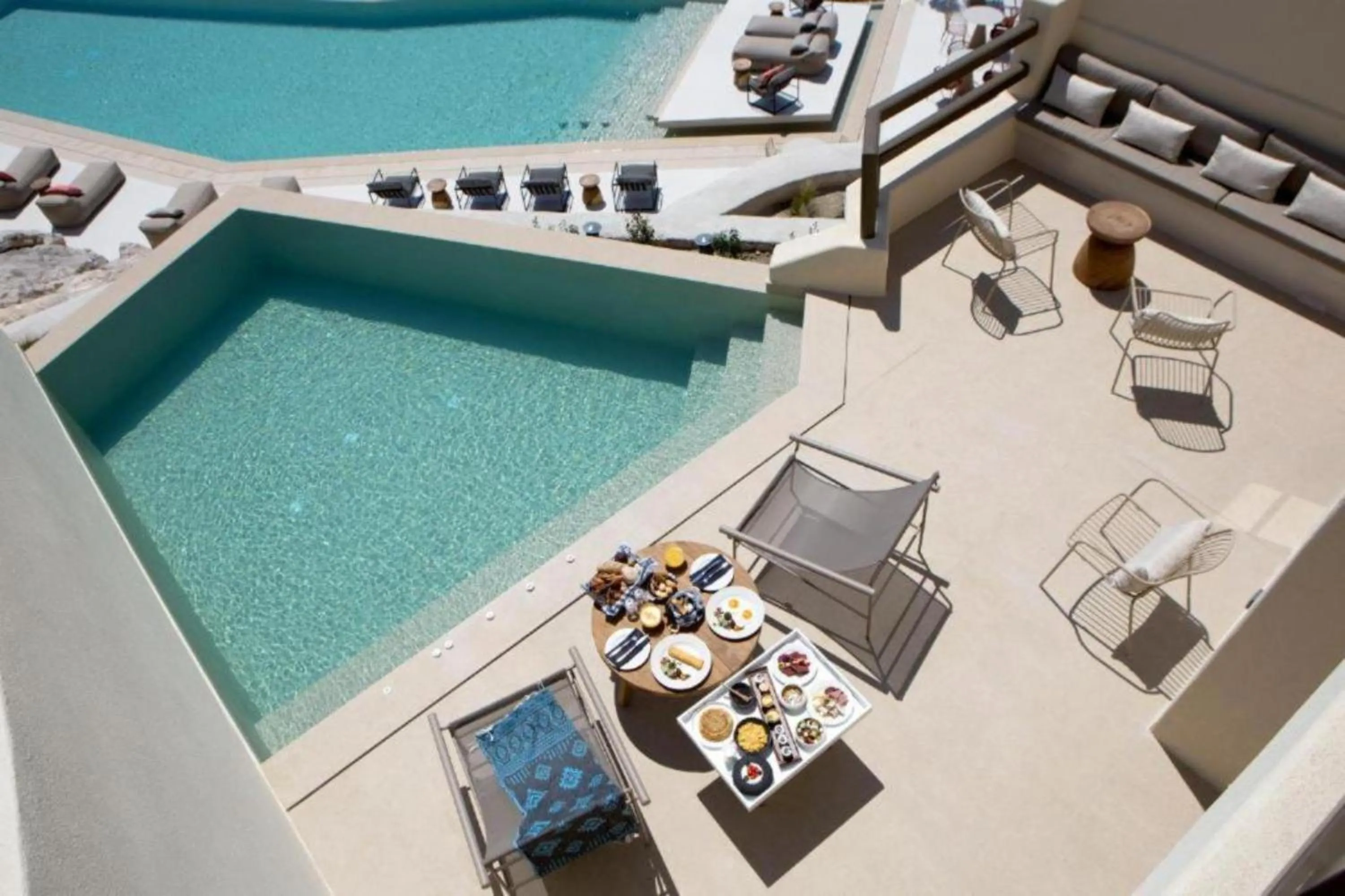 Food and drinks in Elessa Hotel