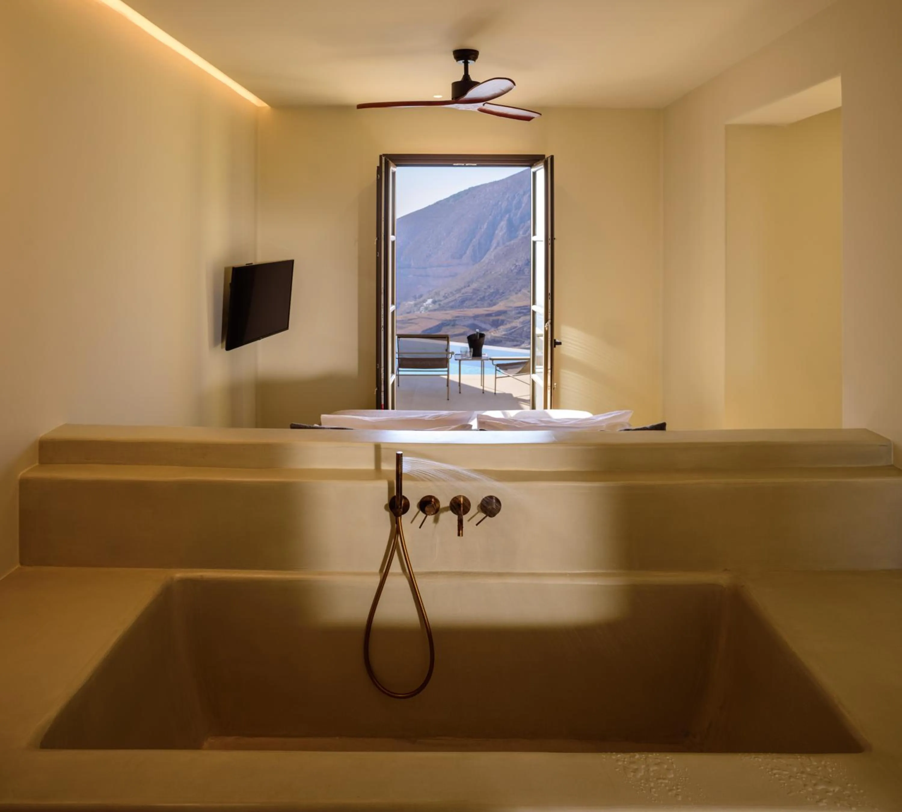 TV and multimedia in Elessa Hotel