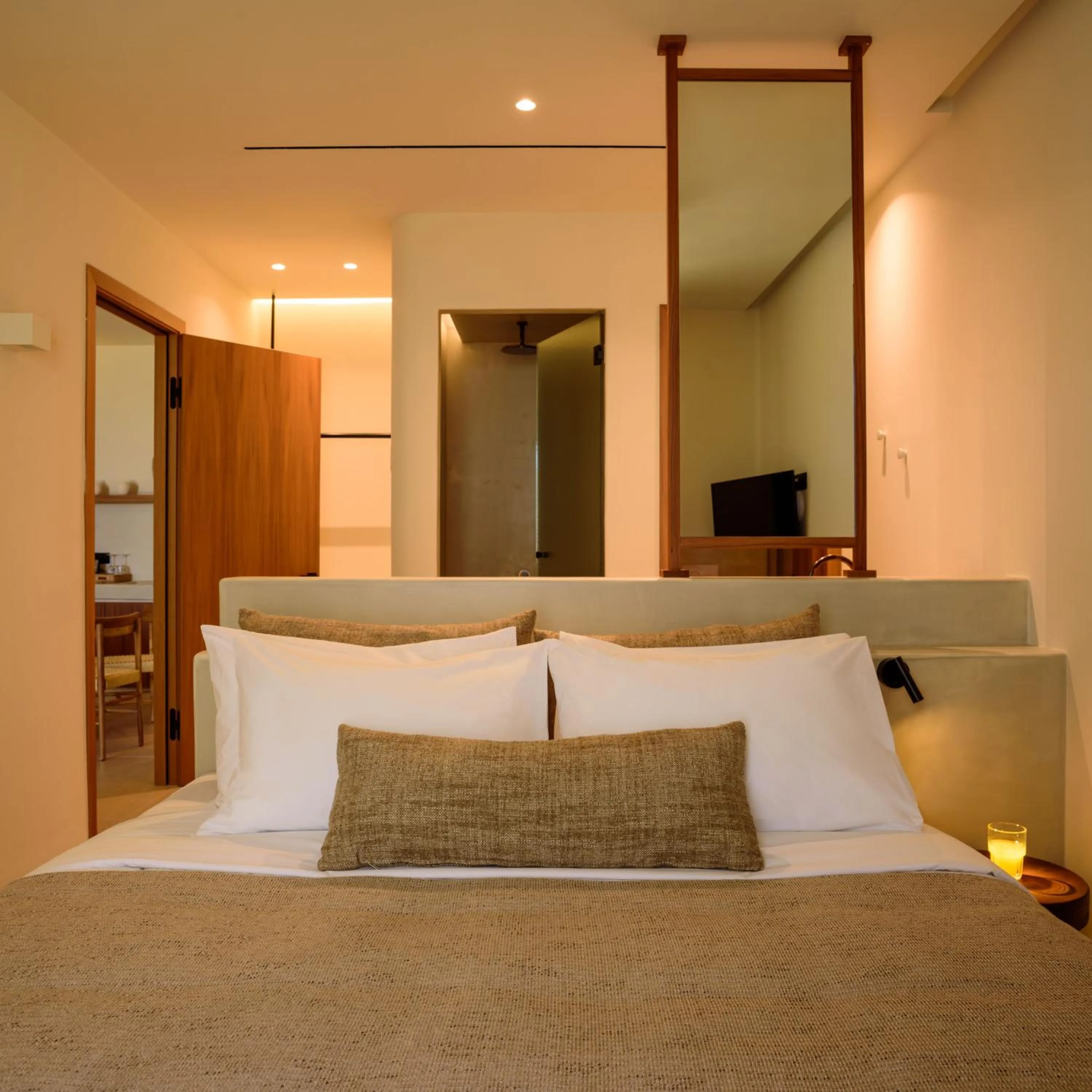 Shower, Bed in Elessa Hotel