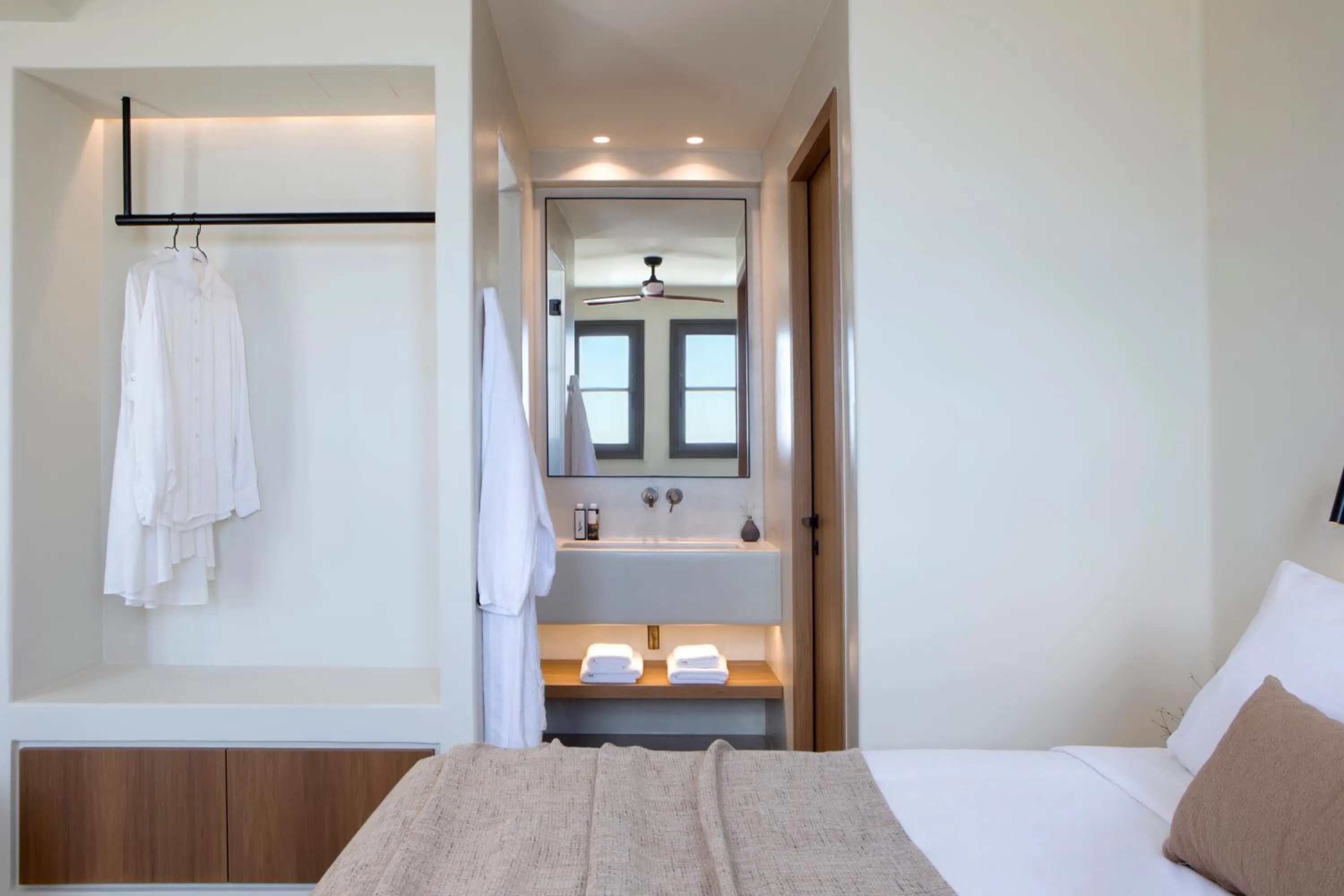 Bathroom, Bed in Elessa Hotel