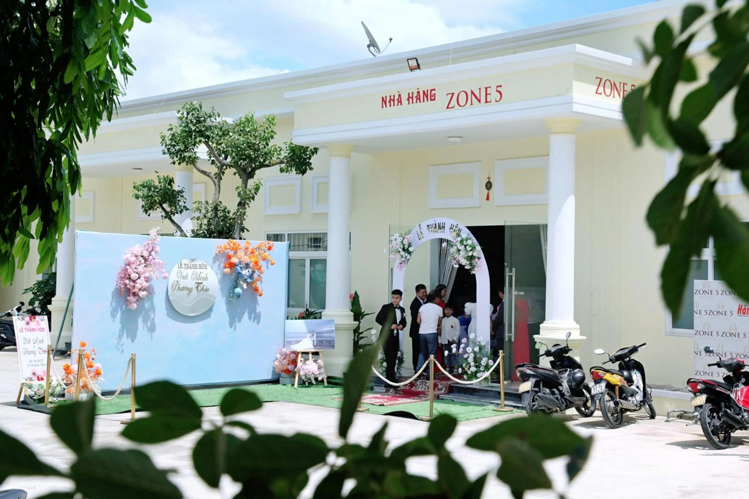 group of guests in Zone 5 Boutique Hotel