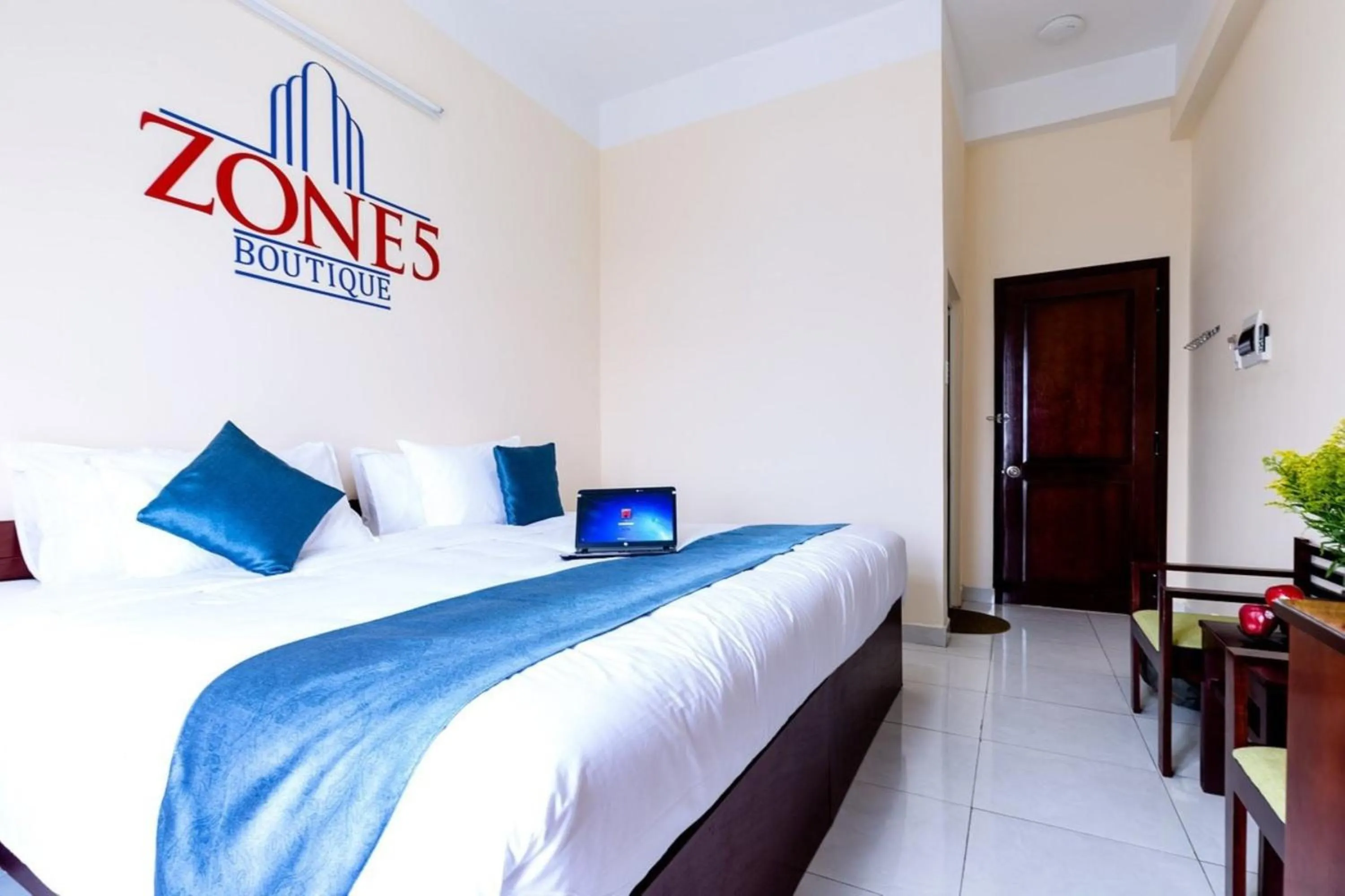 Bedroom, Bed in Zone 5 Boutique Hotel