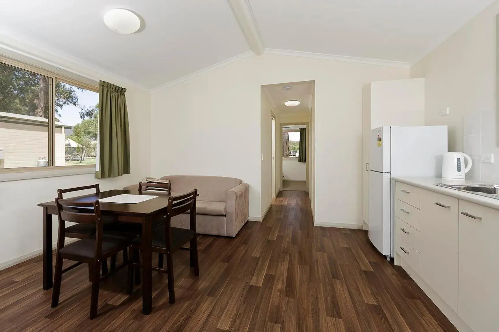Standard Two-Bedroom Cabin in Mudgee Valley Park Standard Two-Bedroom Cabin in Mudgee Valley Park