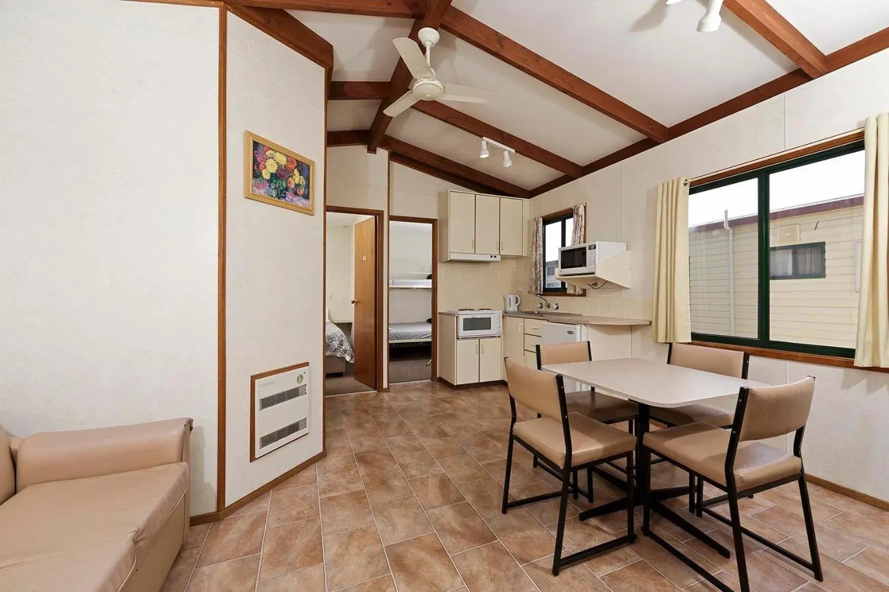 Basic Two-Bedroom Cabin in Mudgee Valley Park Basic Two-Bedroom Cabin in Mudgee Valley Park