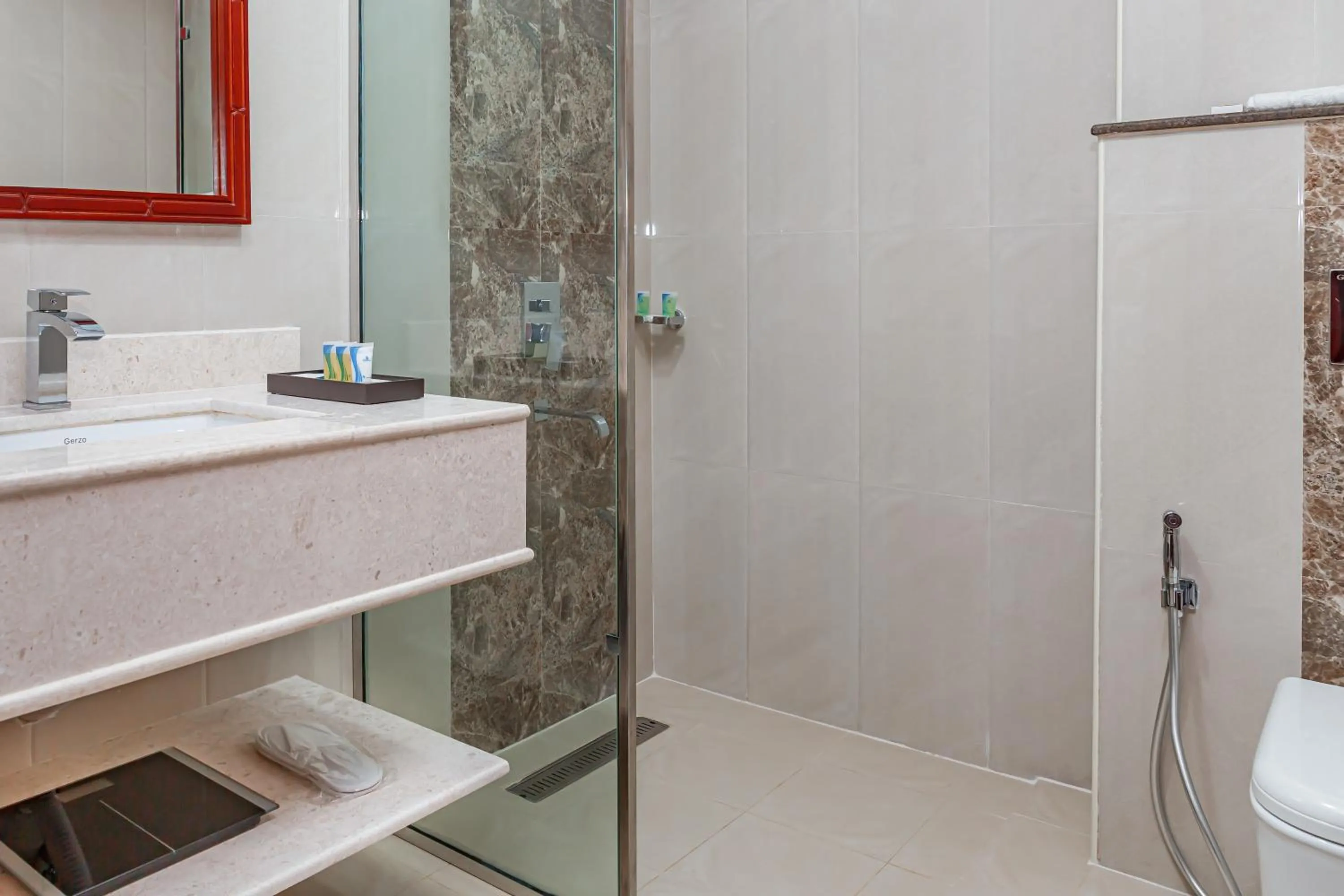 Shower in Salalah International Hotel