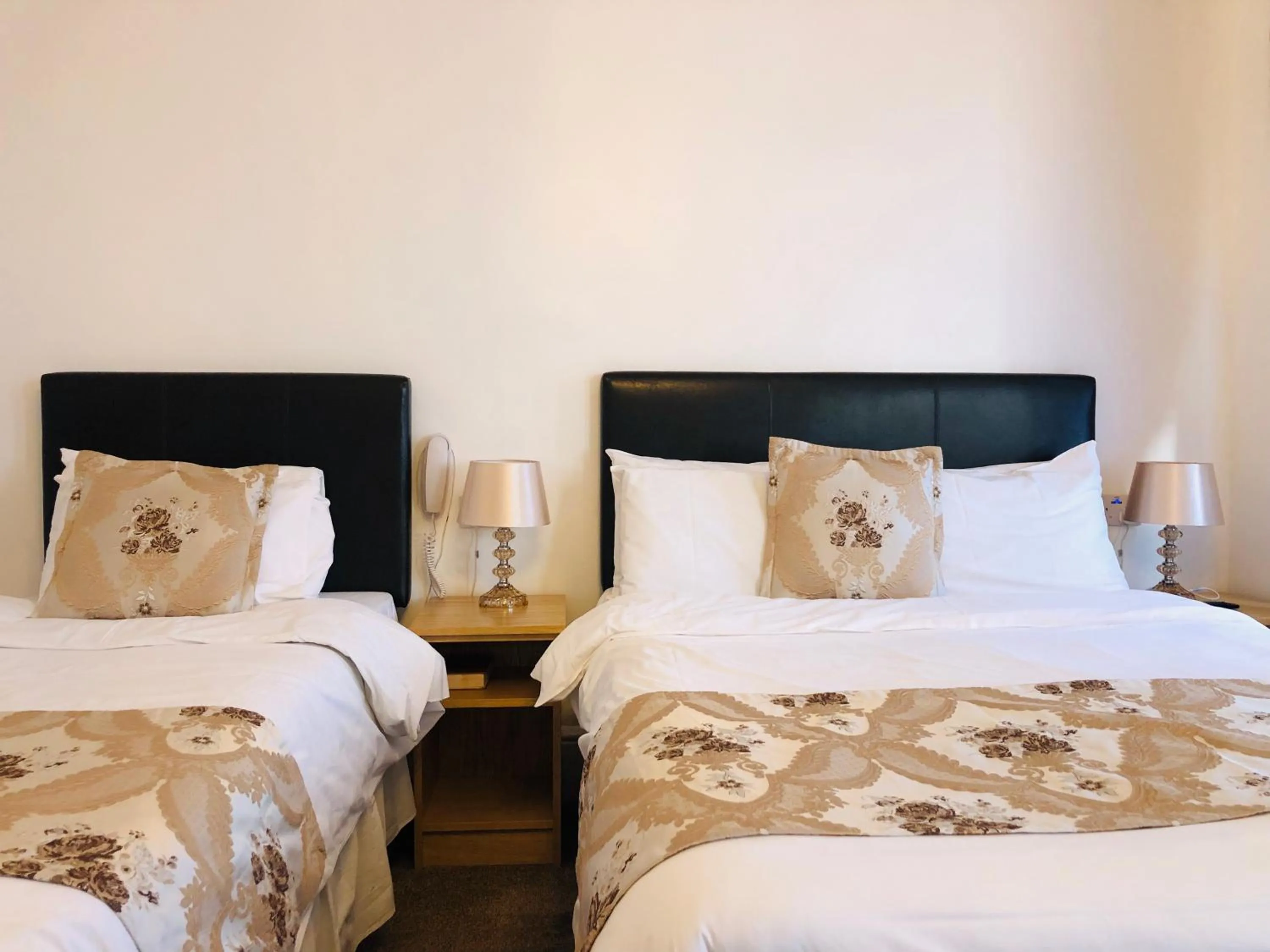 Bedroom, Bed in Ilfracombe House Hotel - near Cliffs Pavilion