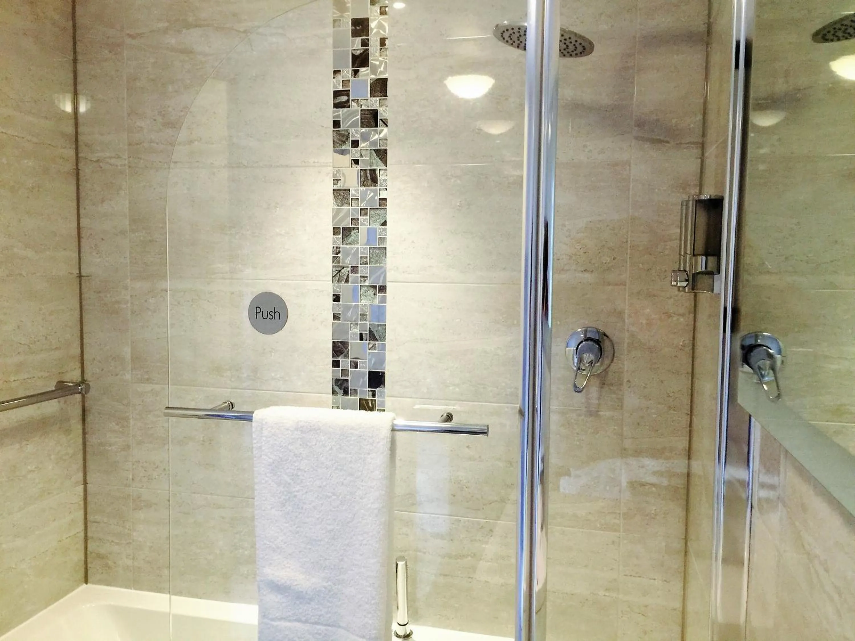 Bathroom in Ilfracombe House Hotel - near Cliffs Pavilion