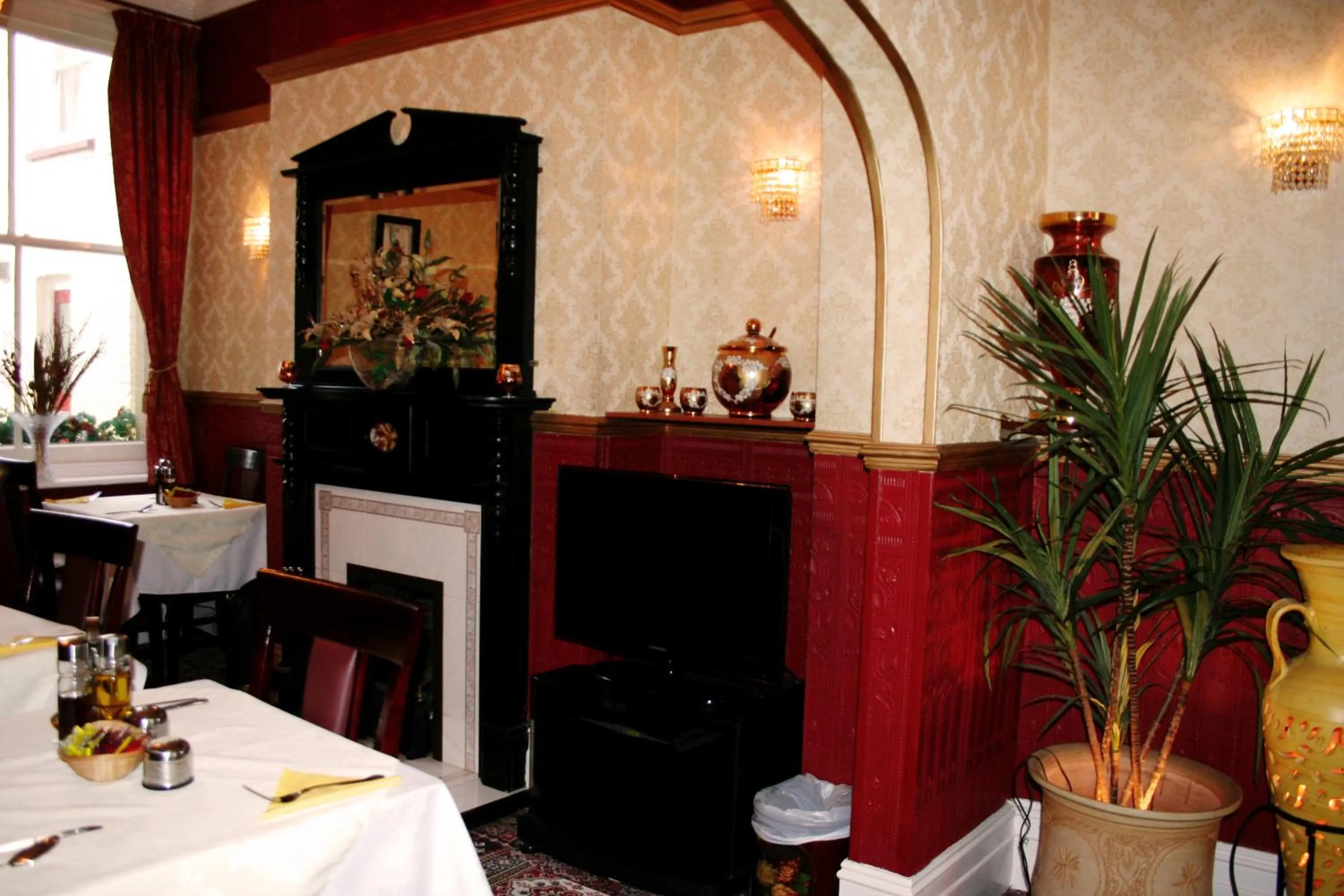 Restaurant/places to eat in Ilfracombe House Hotel - near Cliffs Pavilion