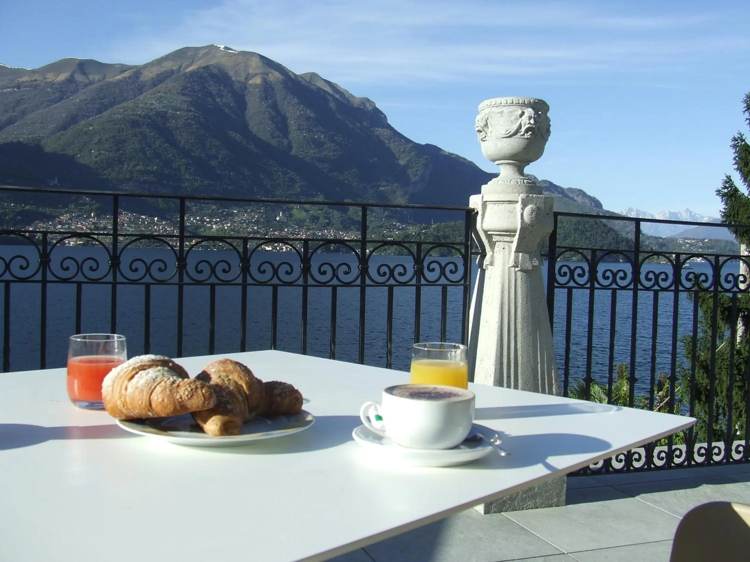 Lounge or bar in Hotel Helvetia