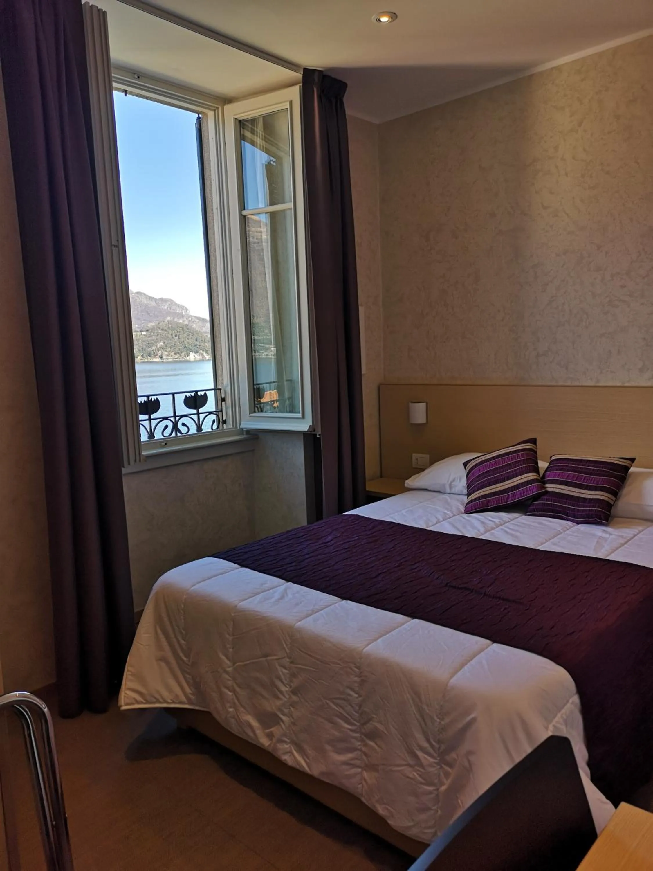 Bedroom, Bed in Hotel Helvetia