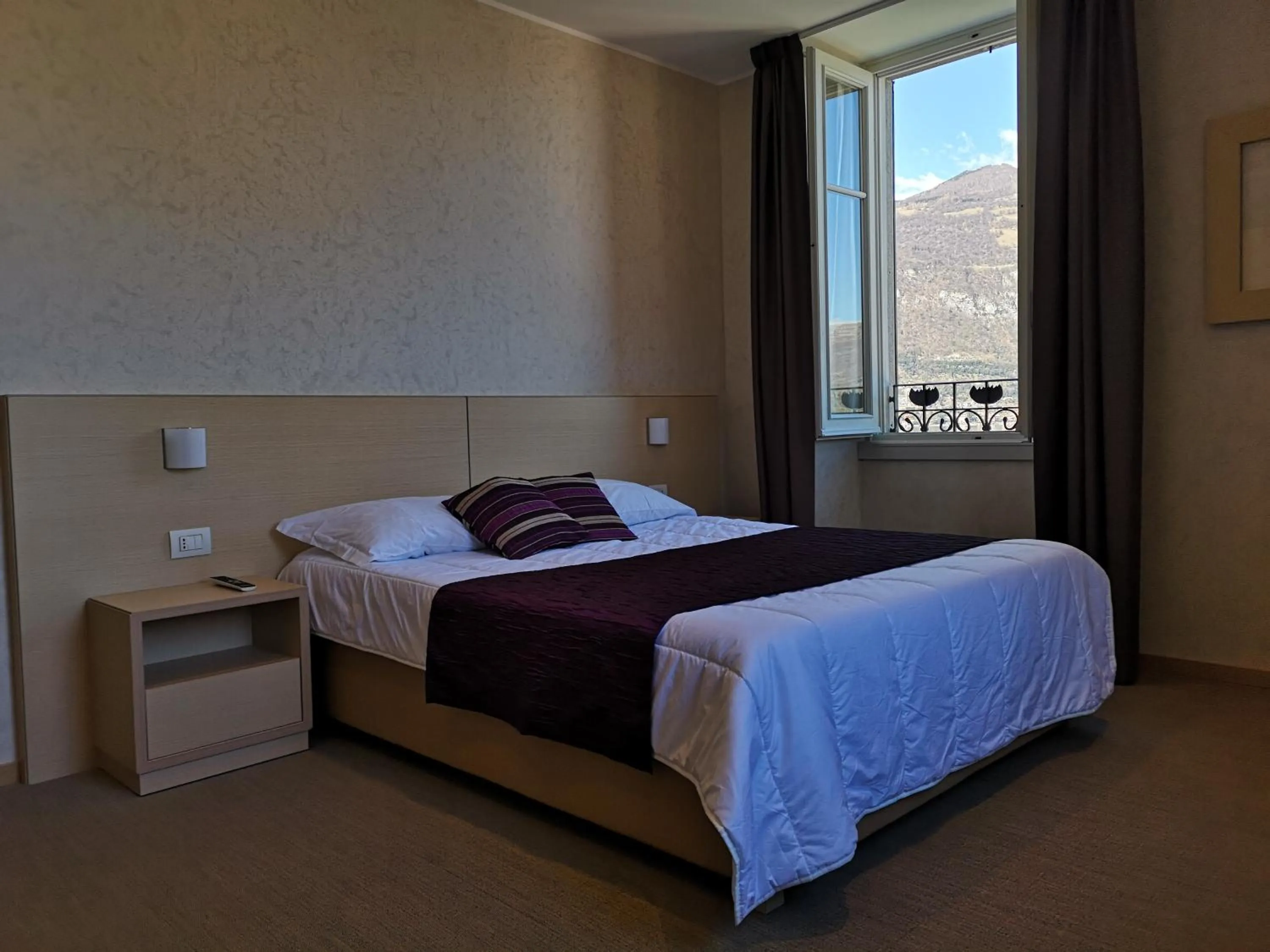 Bedroom, Bed in Hotel Helvetia