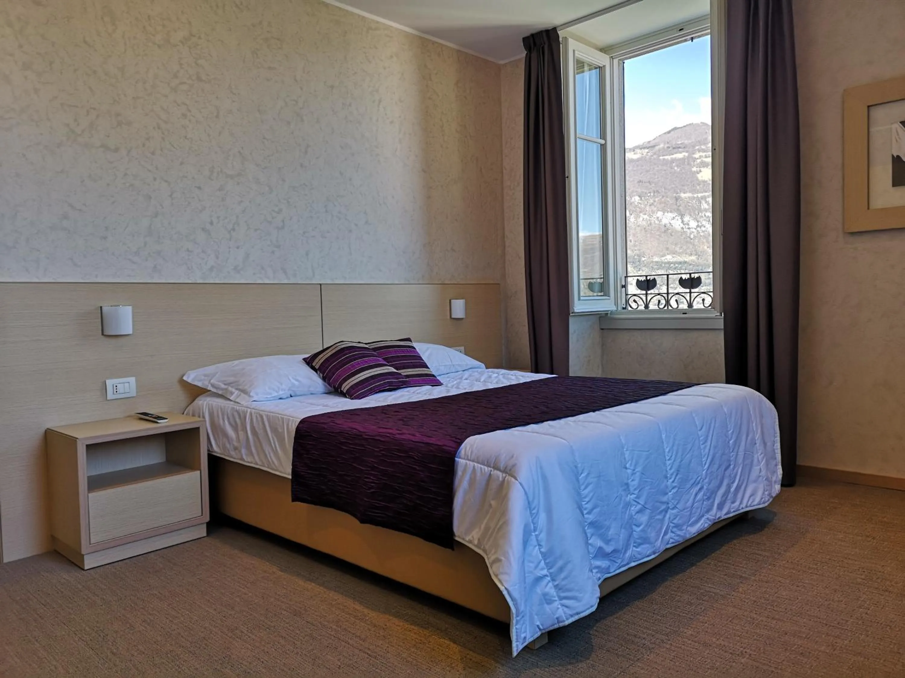 Bedroom, Bed in Hotel Helvetia